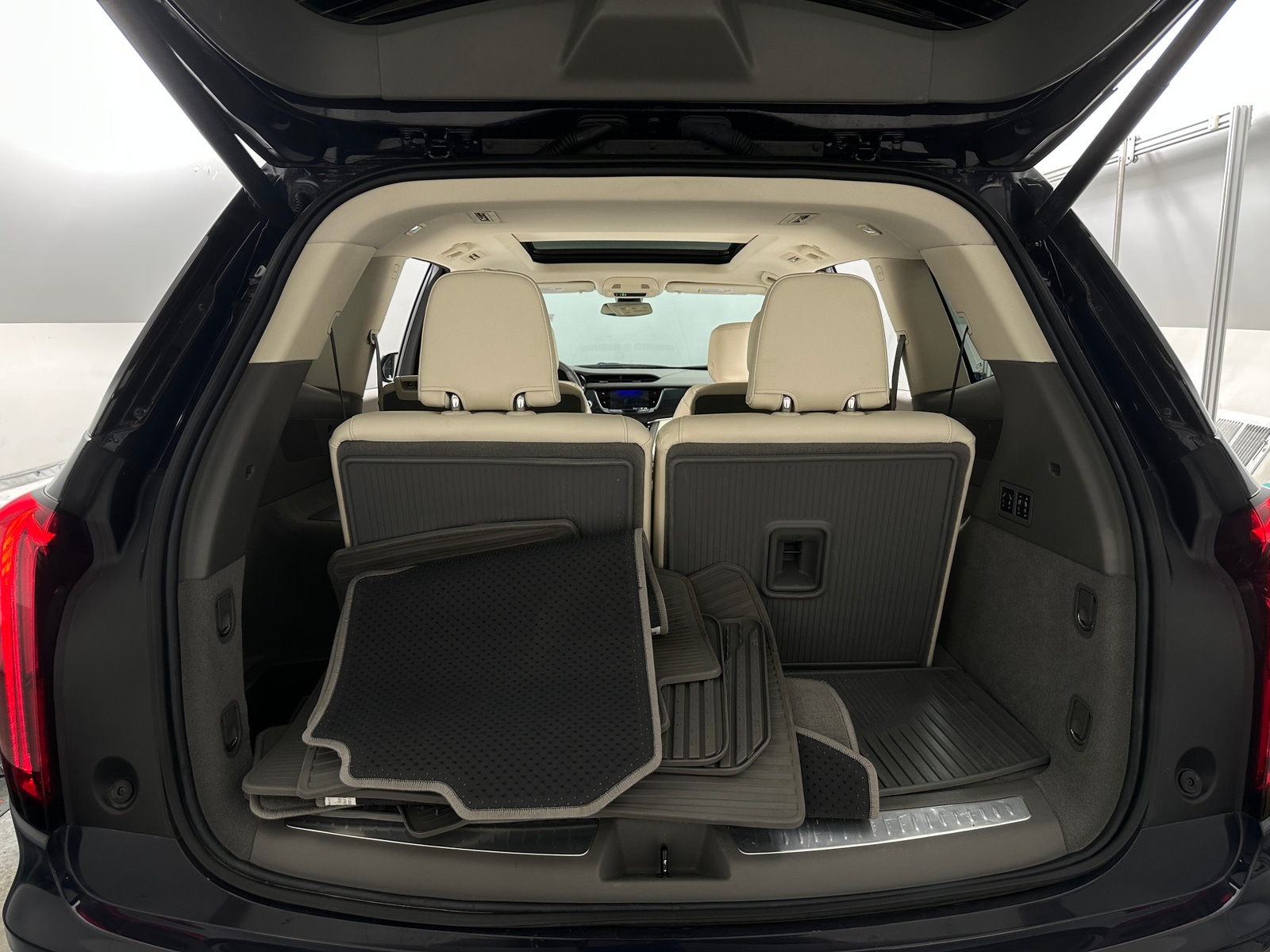Thumbnail: 2024 Cadillac XT6 - 6