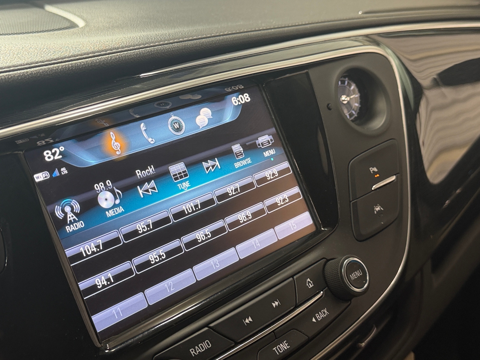Thumbnail: 2017 Buick Envision - 3