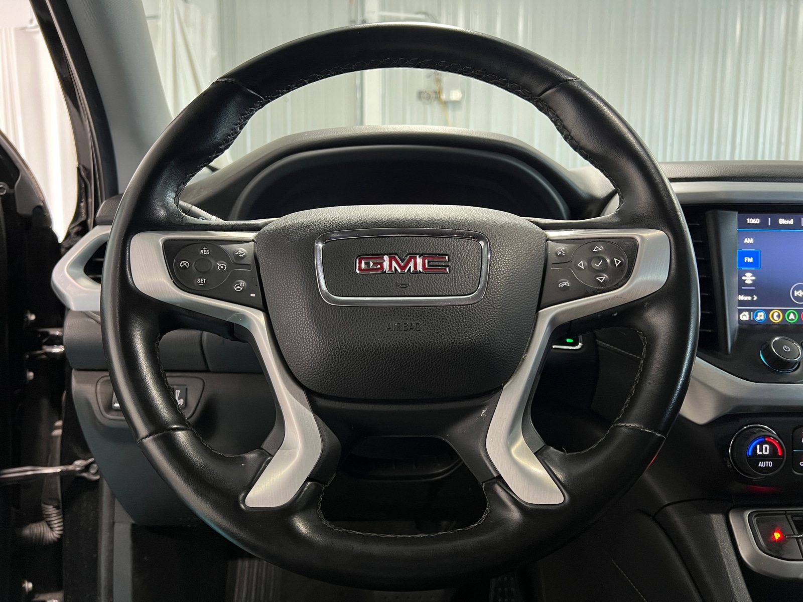 Thumbnail: 2023 GMC Acadia - 4