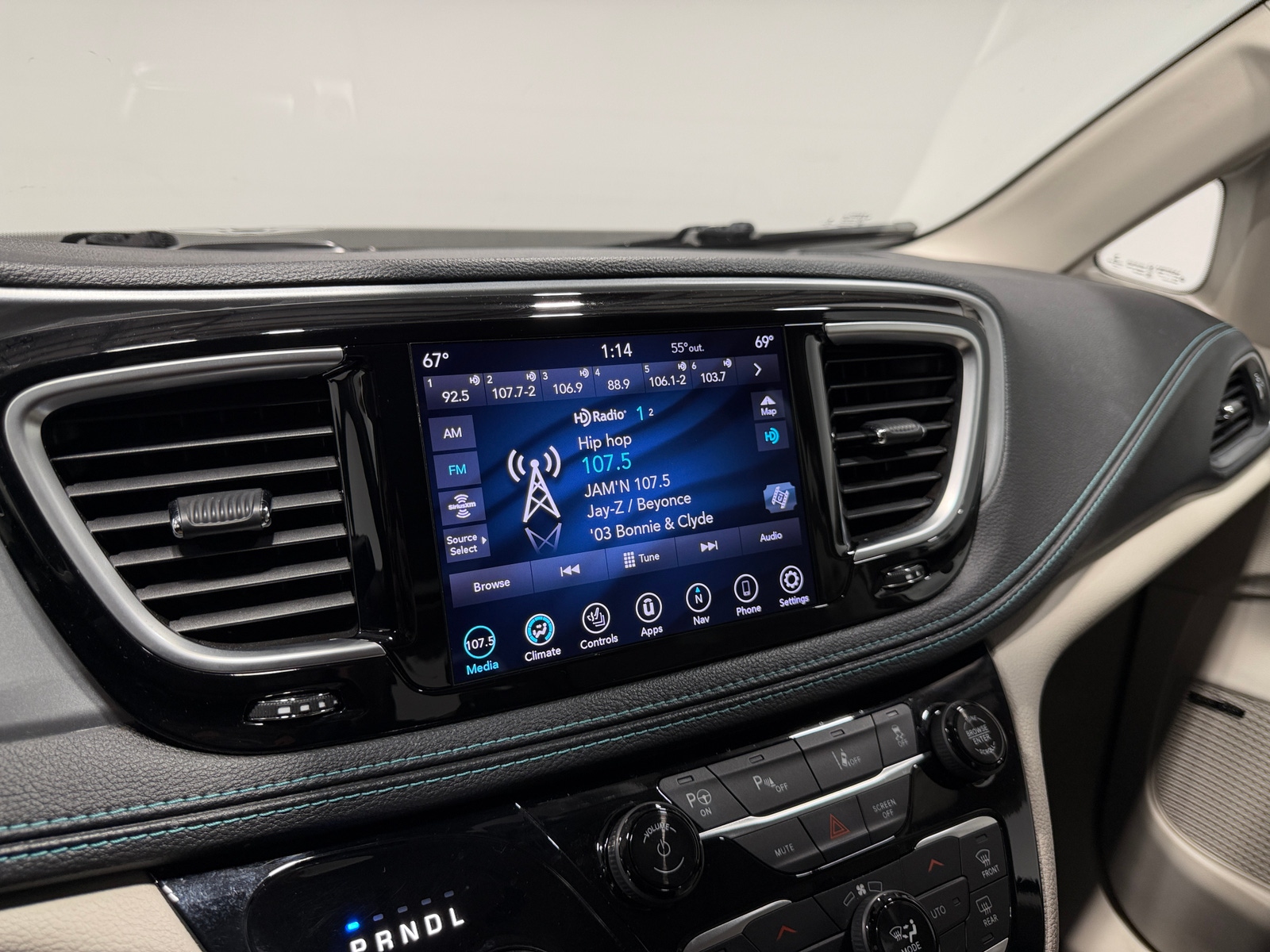 Thumbnail: 2018 Chrysler Pacifica - 3
