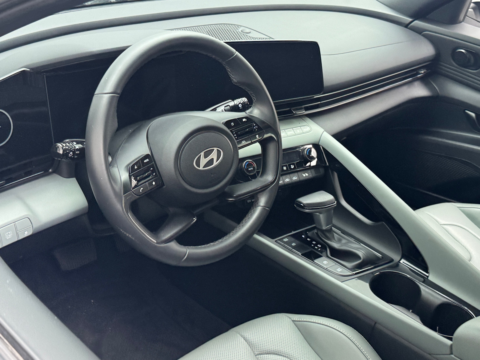 Thumbnail: 2025 Hyundai Elantra - 4