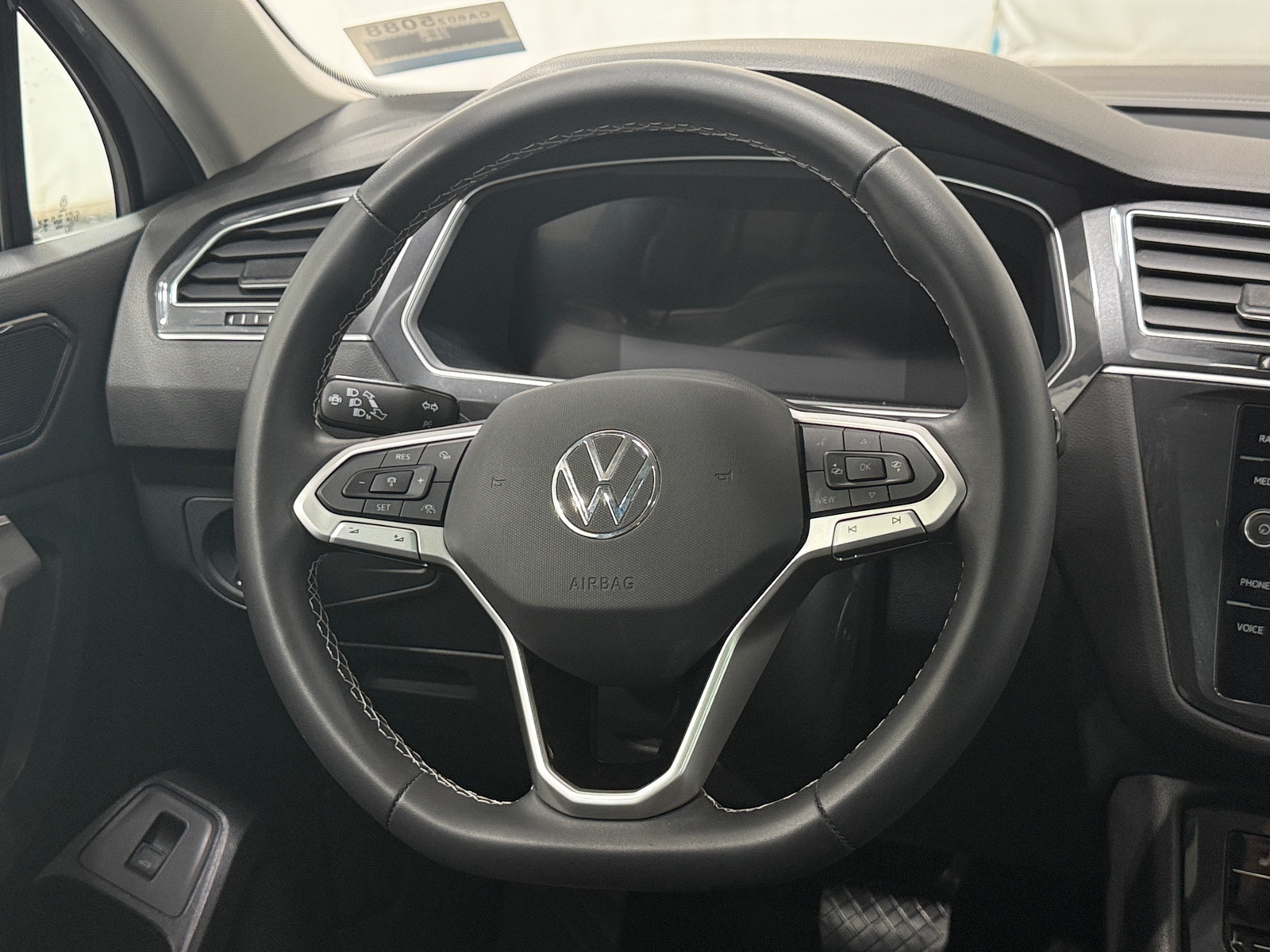 Thumbnail: 2024 Volkswagen Tiguan - 4