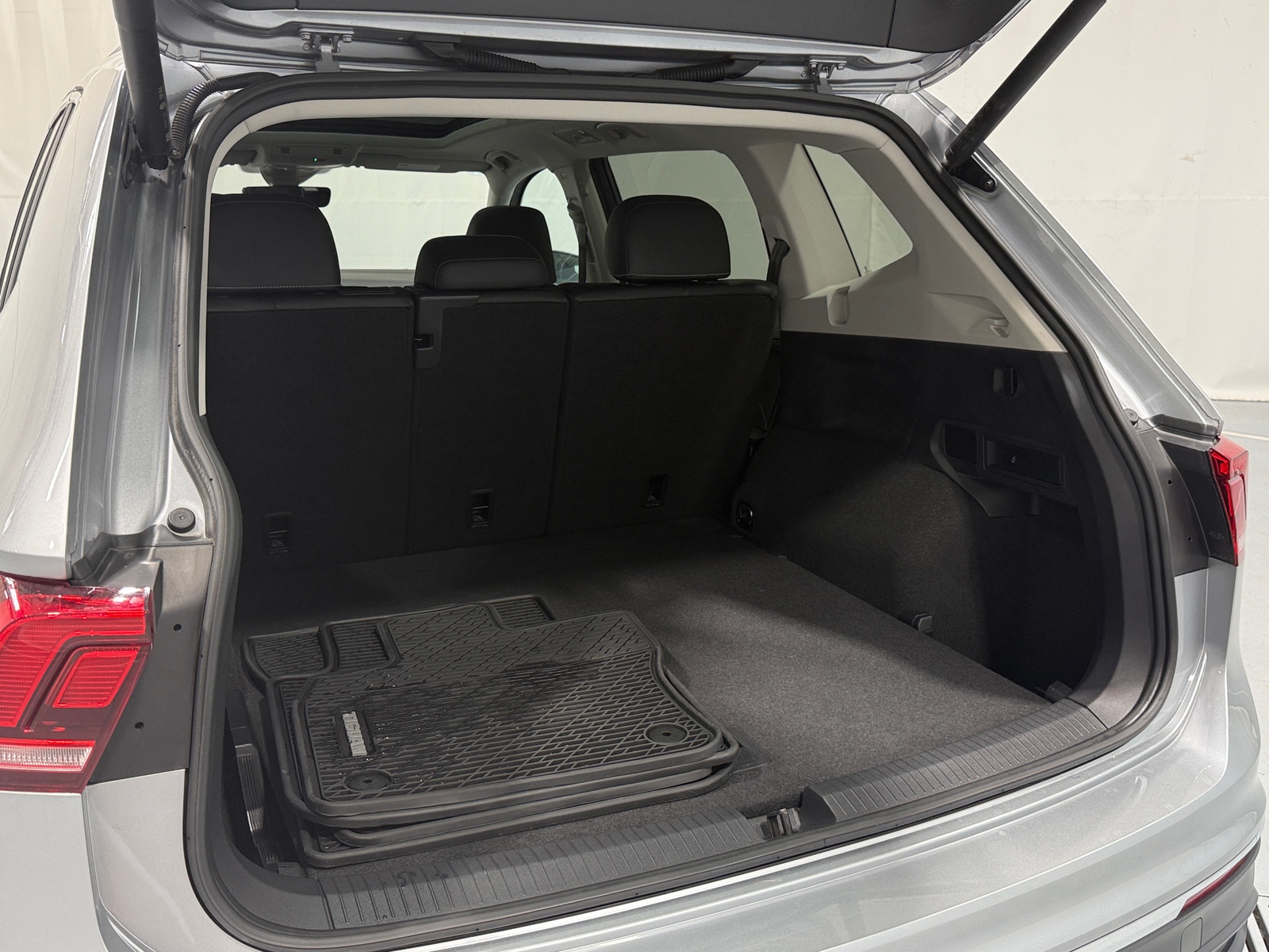 Thumbnail: 2024 Volkswagen Tiguan - 6