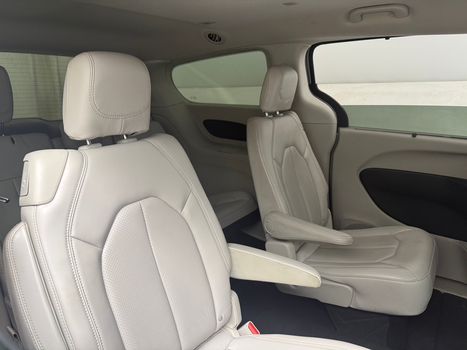 Thumbnail: 2021 Chrysler Voyager - 5