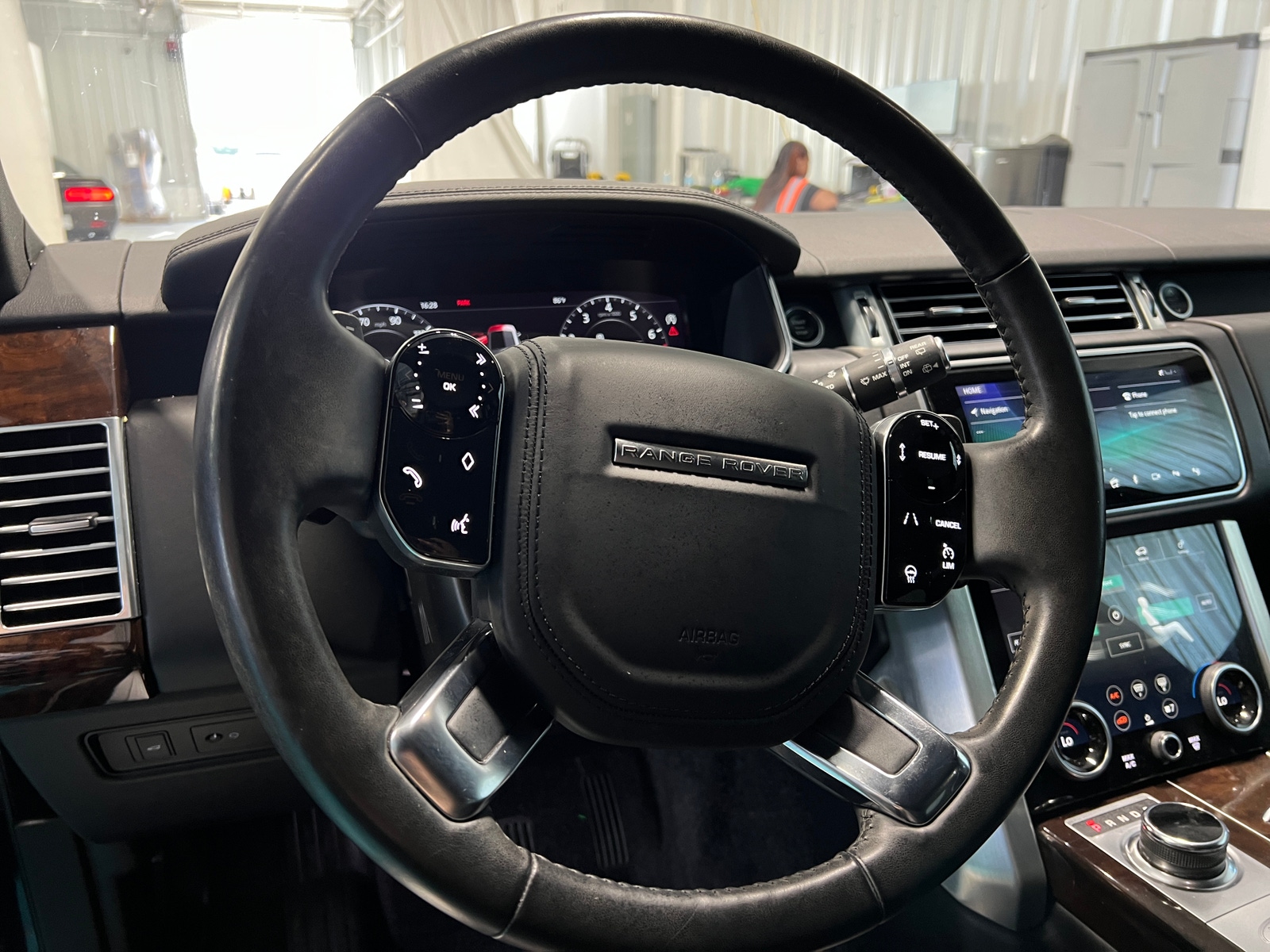 Thumbnail: 2020 Land Rover Range Rover - 4