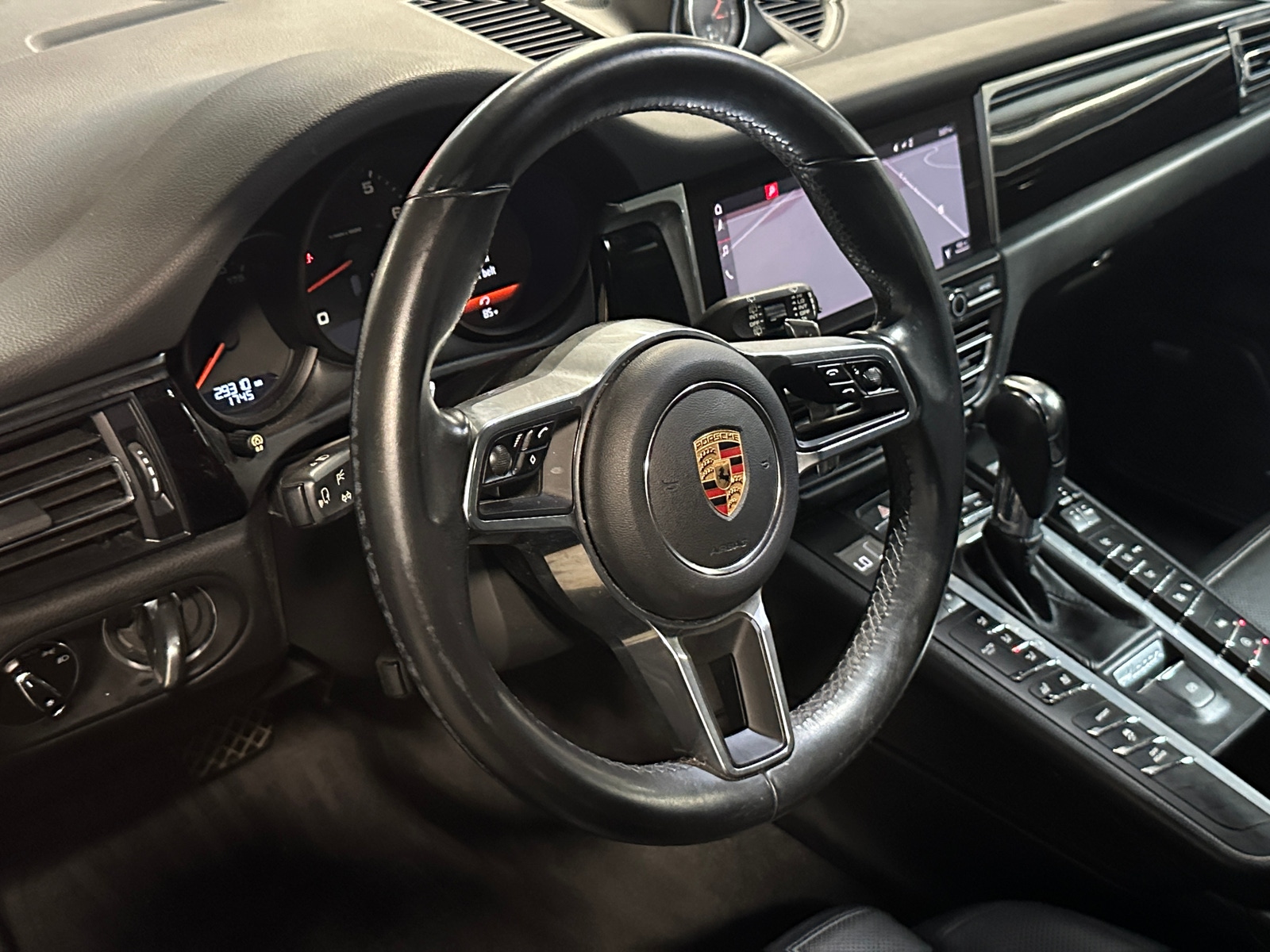 Thumbnail: 2019 Porsche Macan - 4
