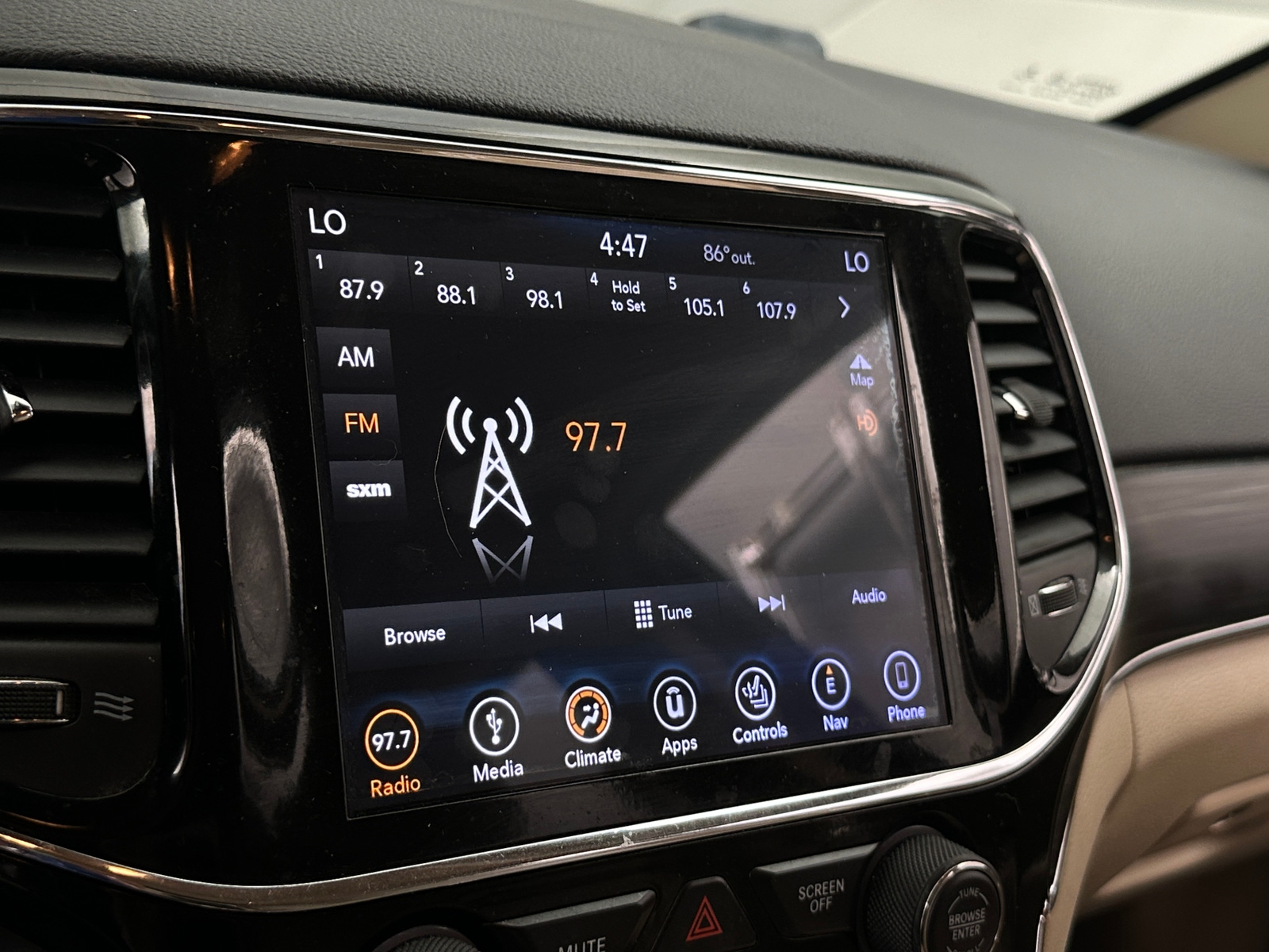 Thumbnail: 2019 Jeep Grand Cherokee - 3