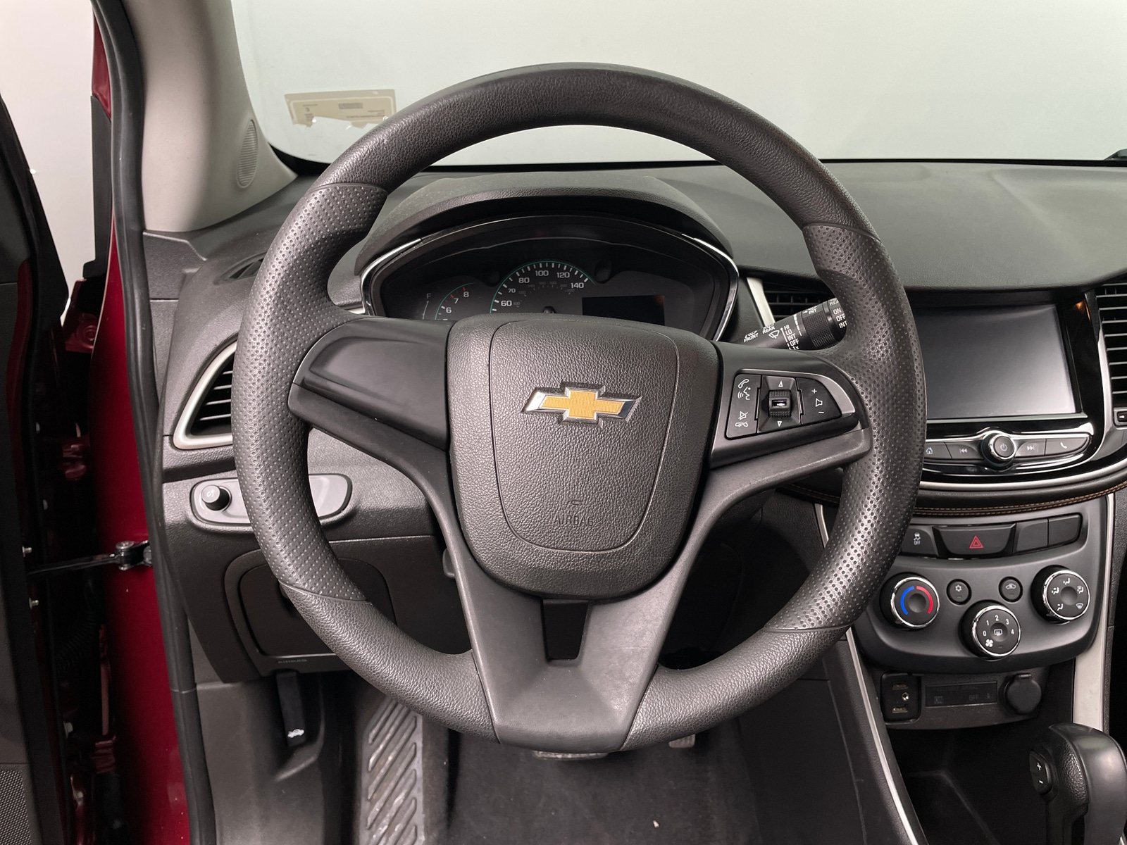 Thumbnail: 2017 Chevrolet Trax - 5