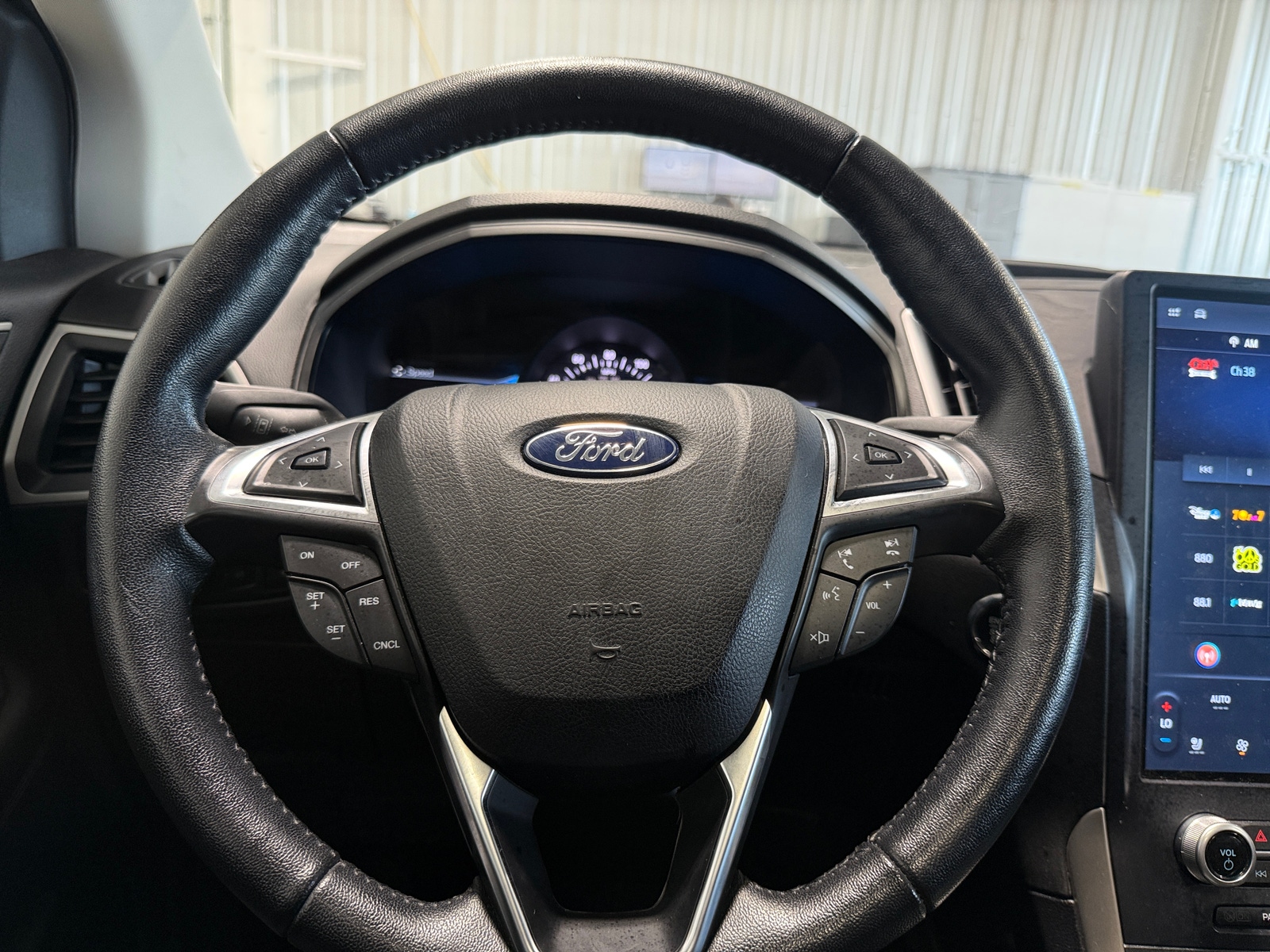 Thumbnail: 2023 Ford Edge - 4