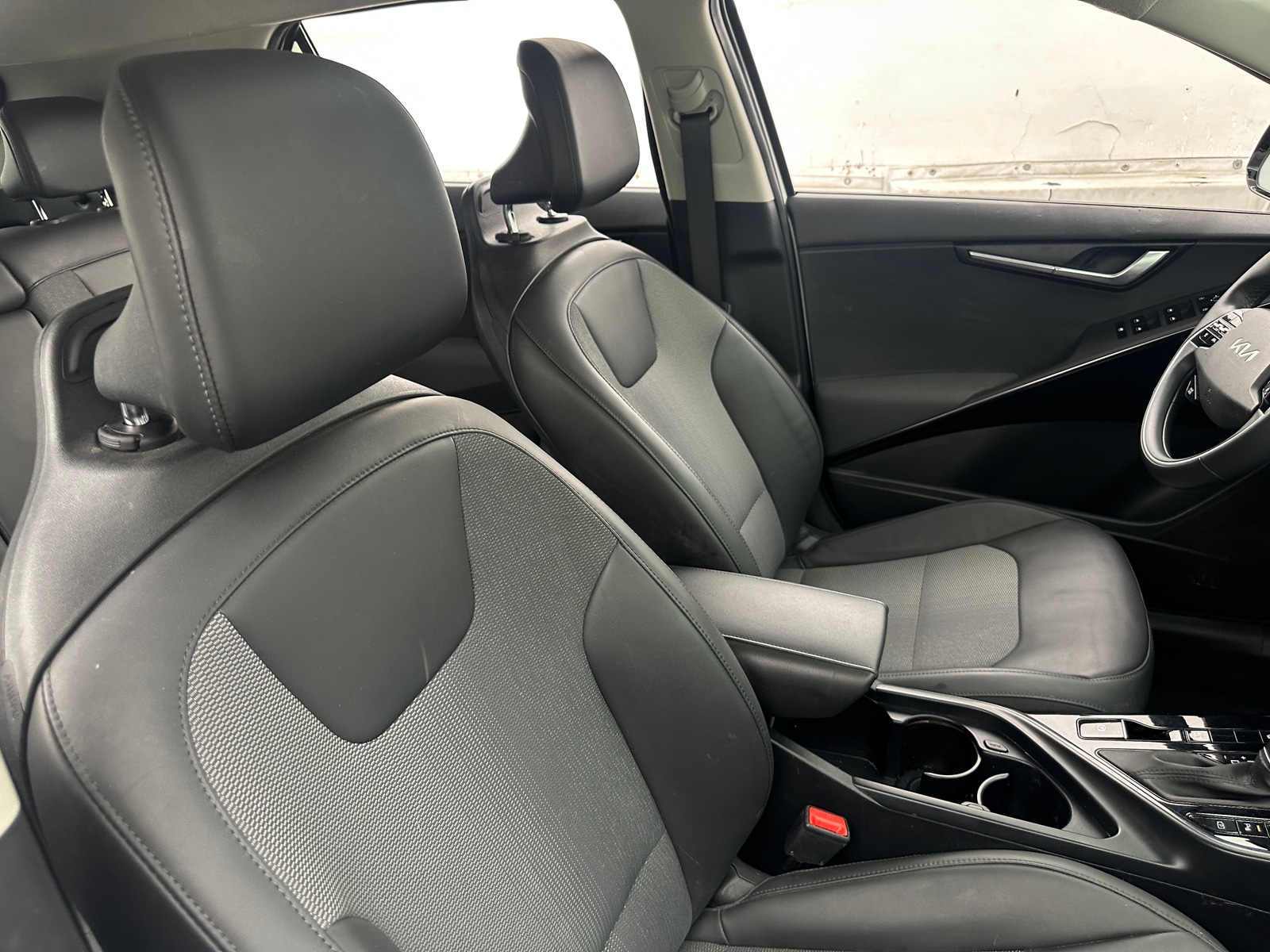 Thumbnail: 2023 Kia Niro - 2