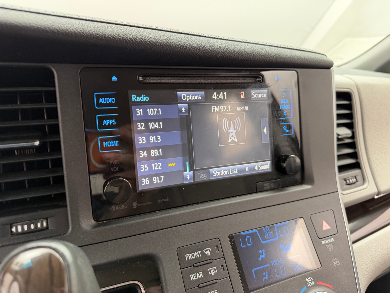 Thumbnail: 2017 Toyota Sienna - 3