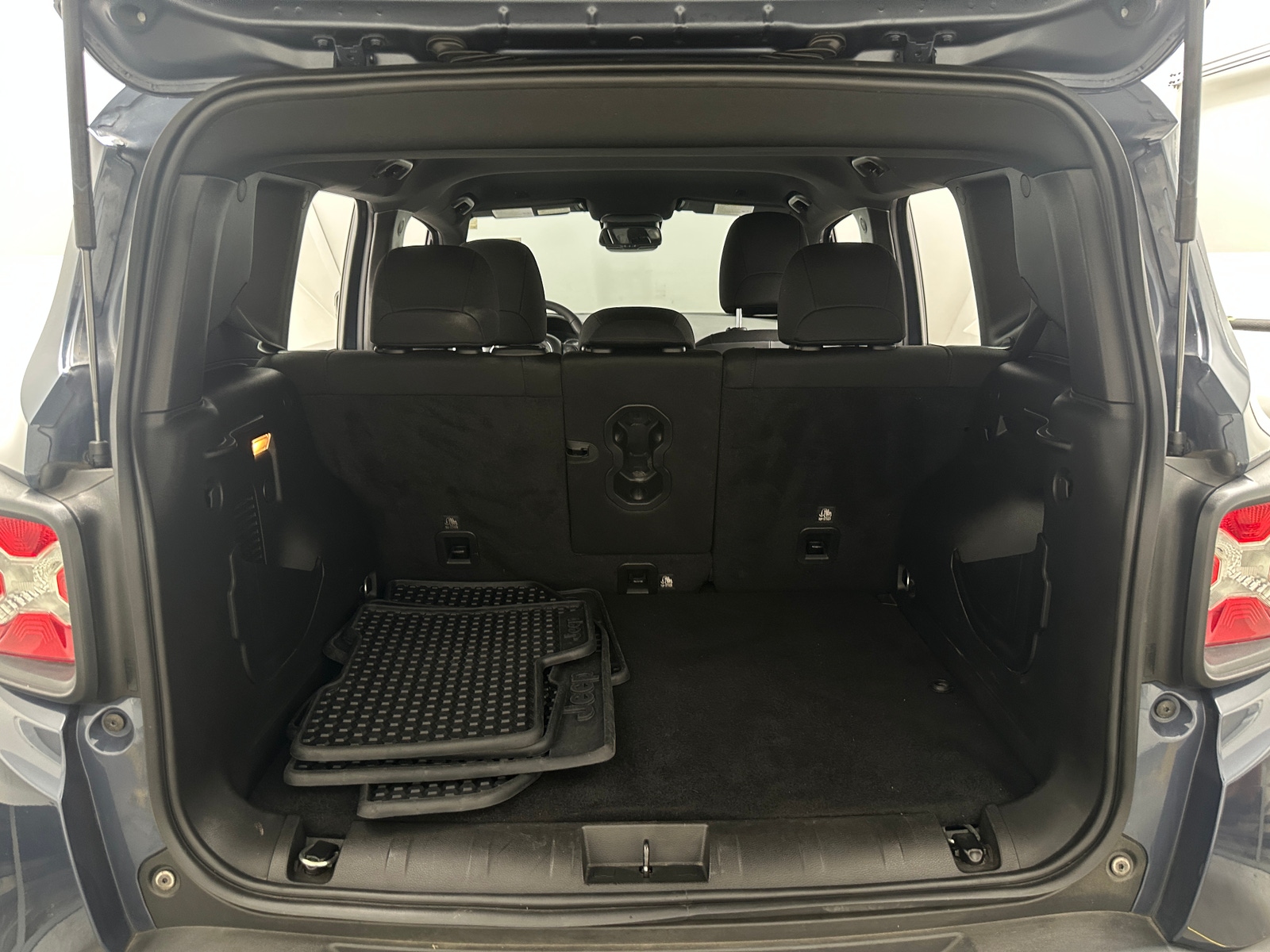 Thumbnail: 2022 Jeep Renegade - 7