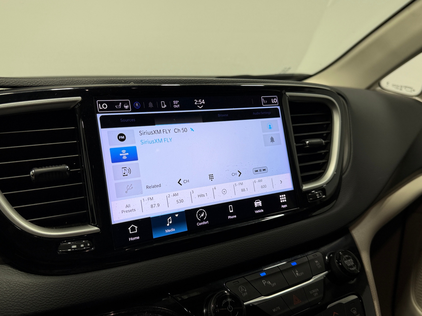 Thumbnail: 2024 Chrysler Pacifica - 3