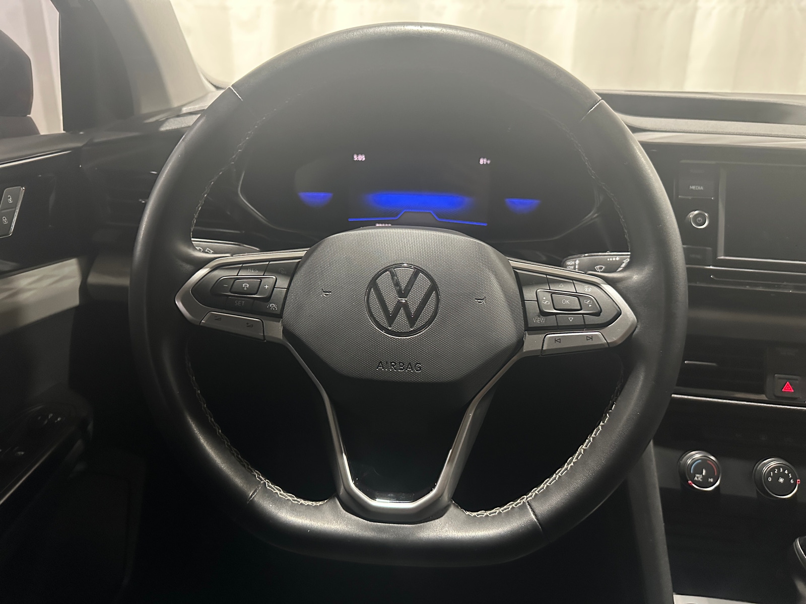 Thumbnail: 2022 Volkswagen Taos - 5
