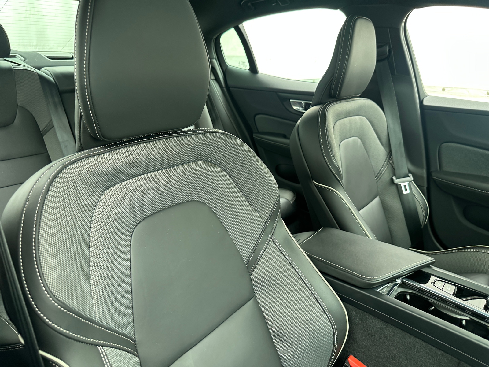 Thumbnail: 2024 Volvo S60 - 2