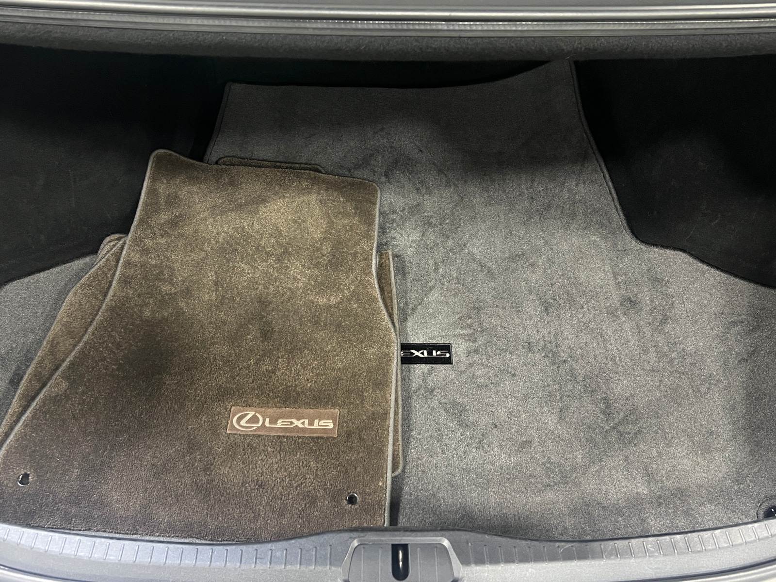 Thumbnail: 2011 Lexus LS - 6