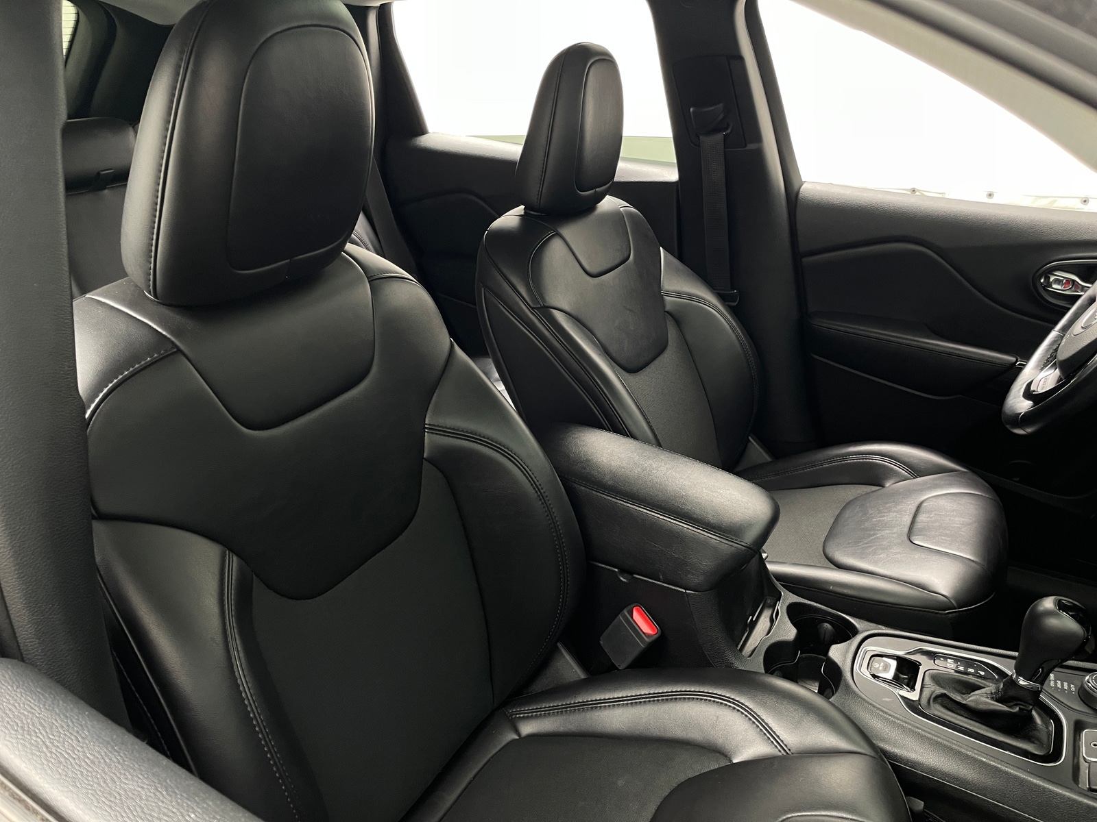 Thumbnail: 2019 Jeep Cherokee - 2