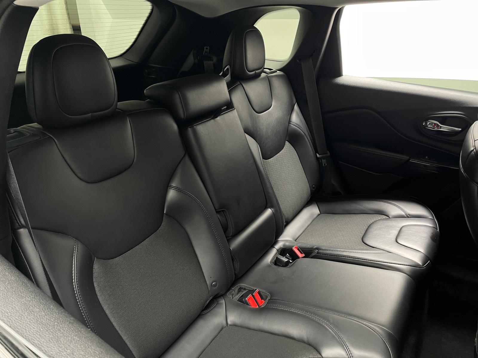Thumbnail: 2019 Jeep Cherokee - 6