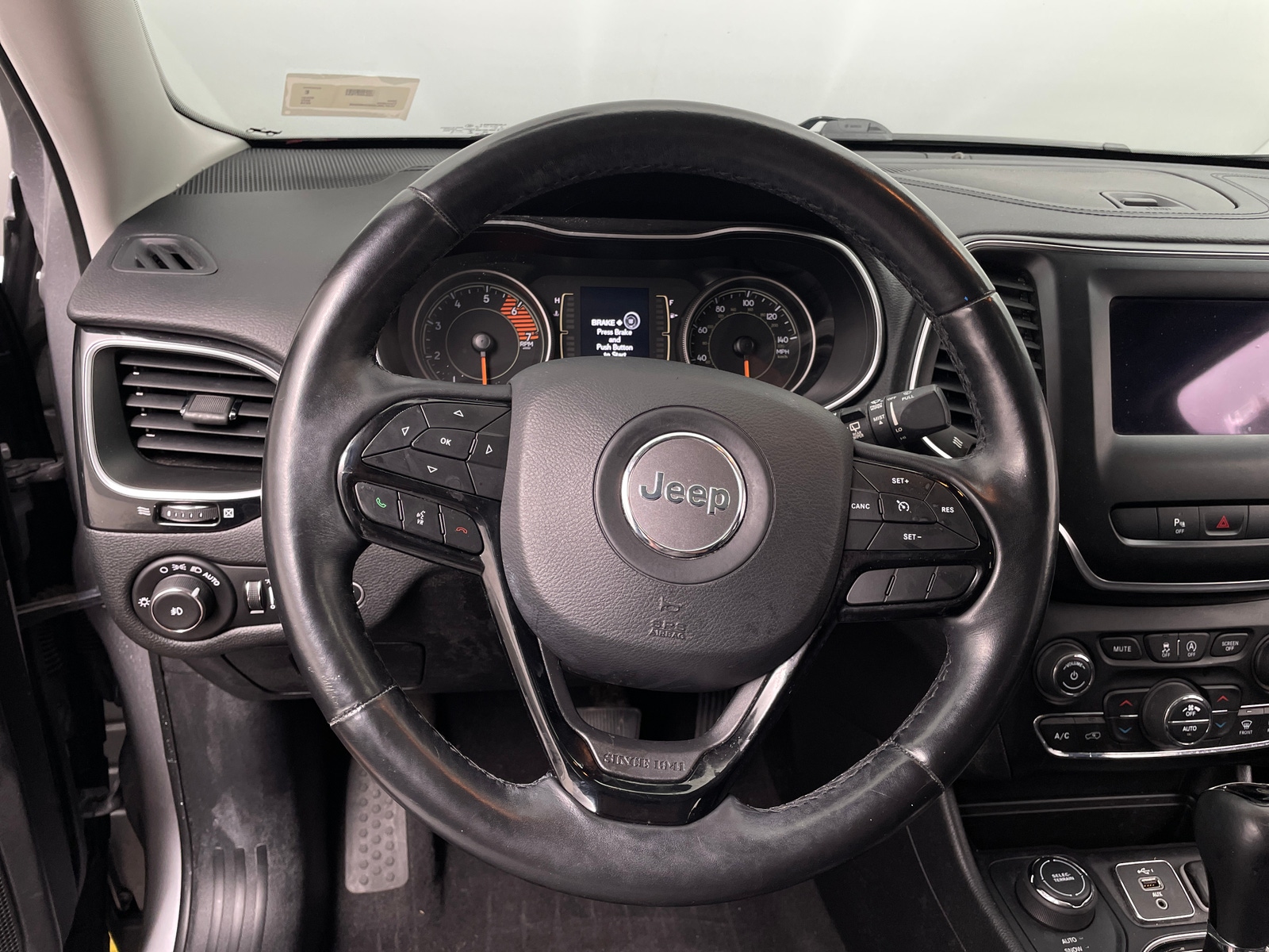 Thumbnail: 2019 Jeep Cherokee - 5