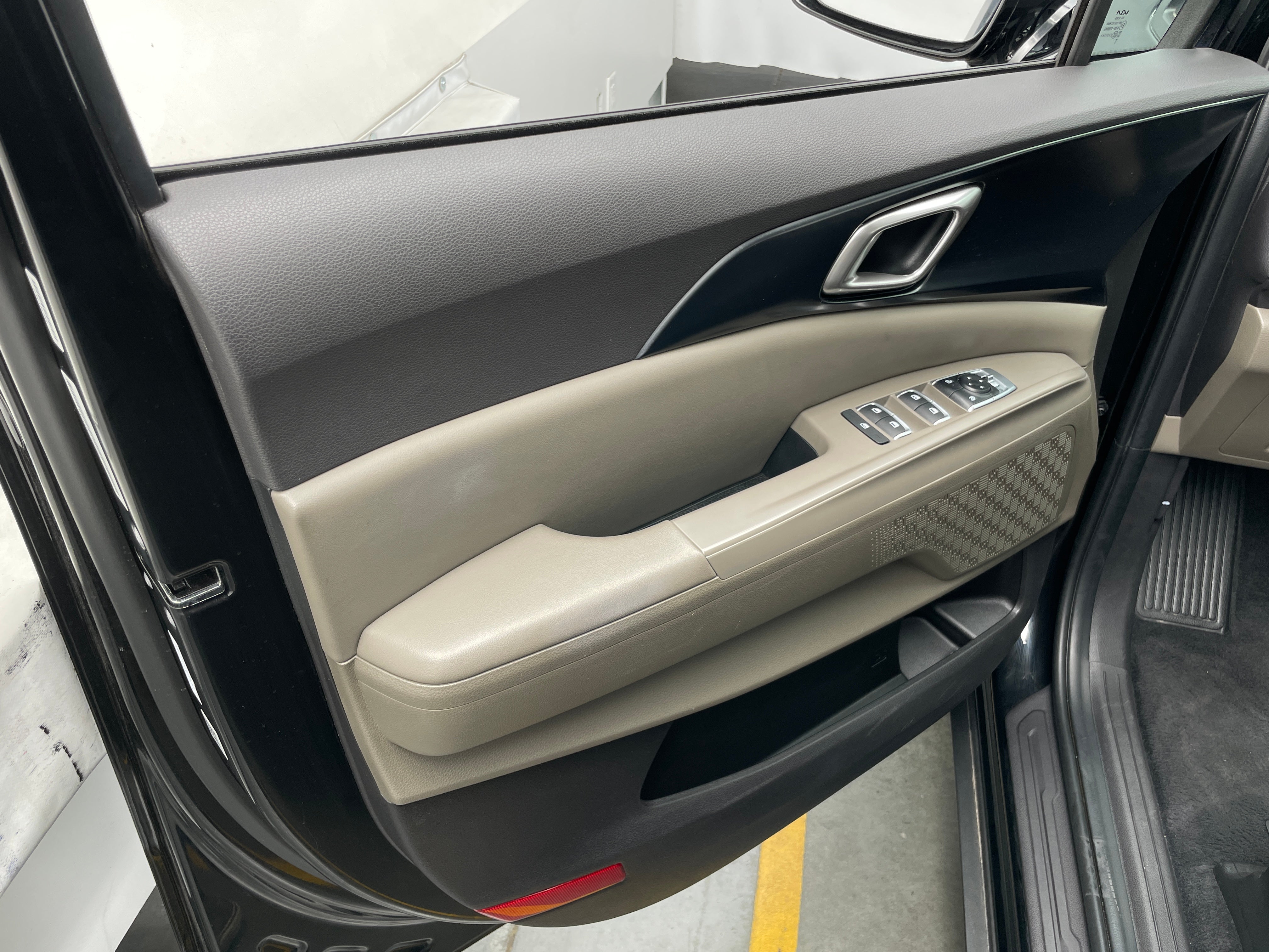 KNDNB5K35T6587852