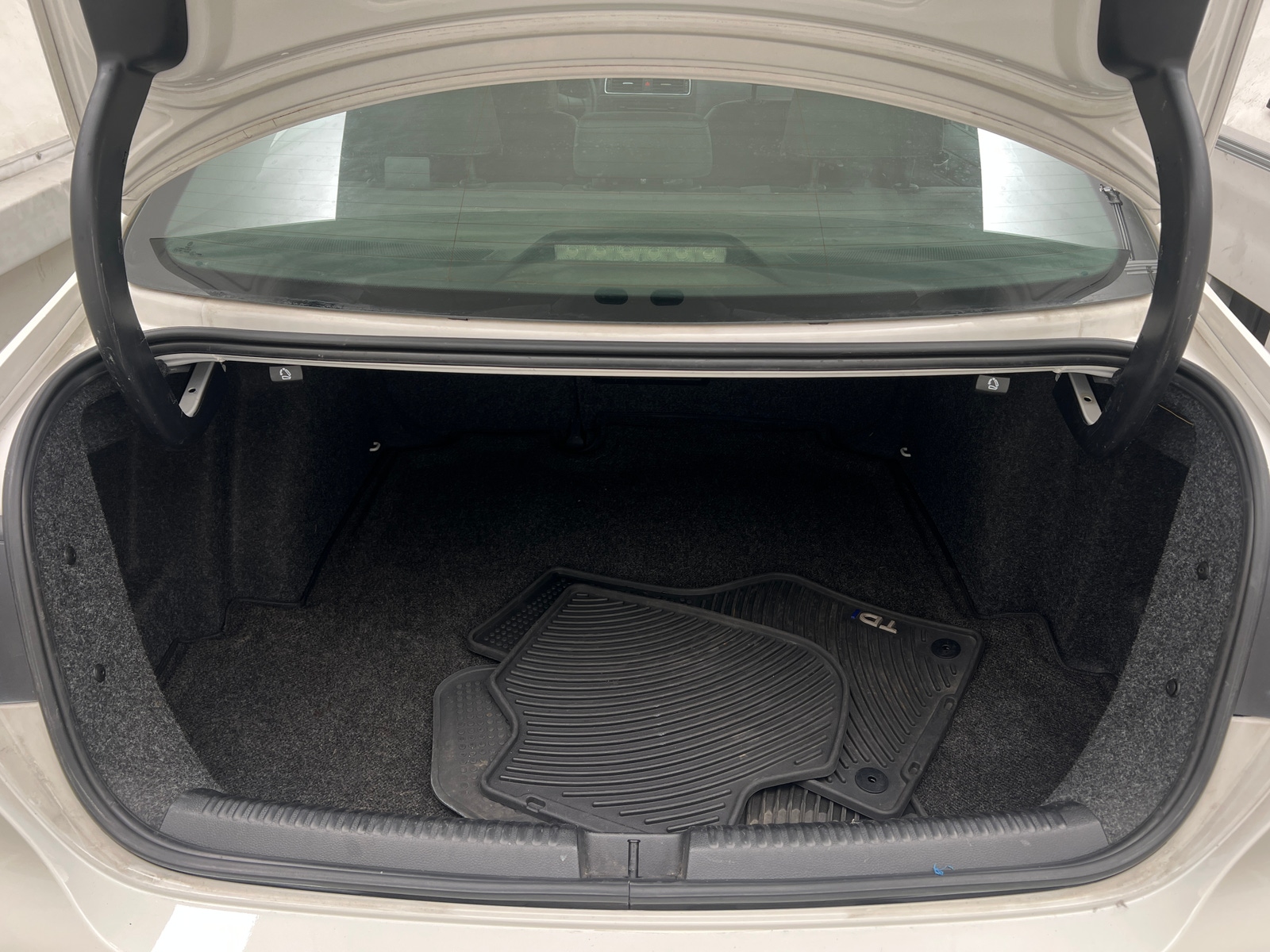 Thumbnail: 2014 Volkswagen Jetta - 6