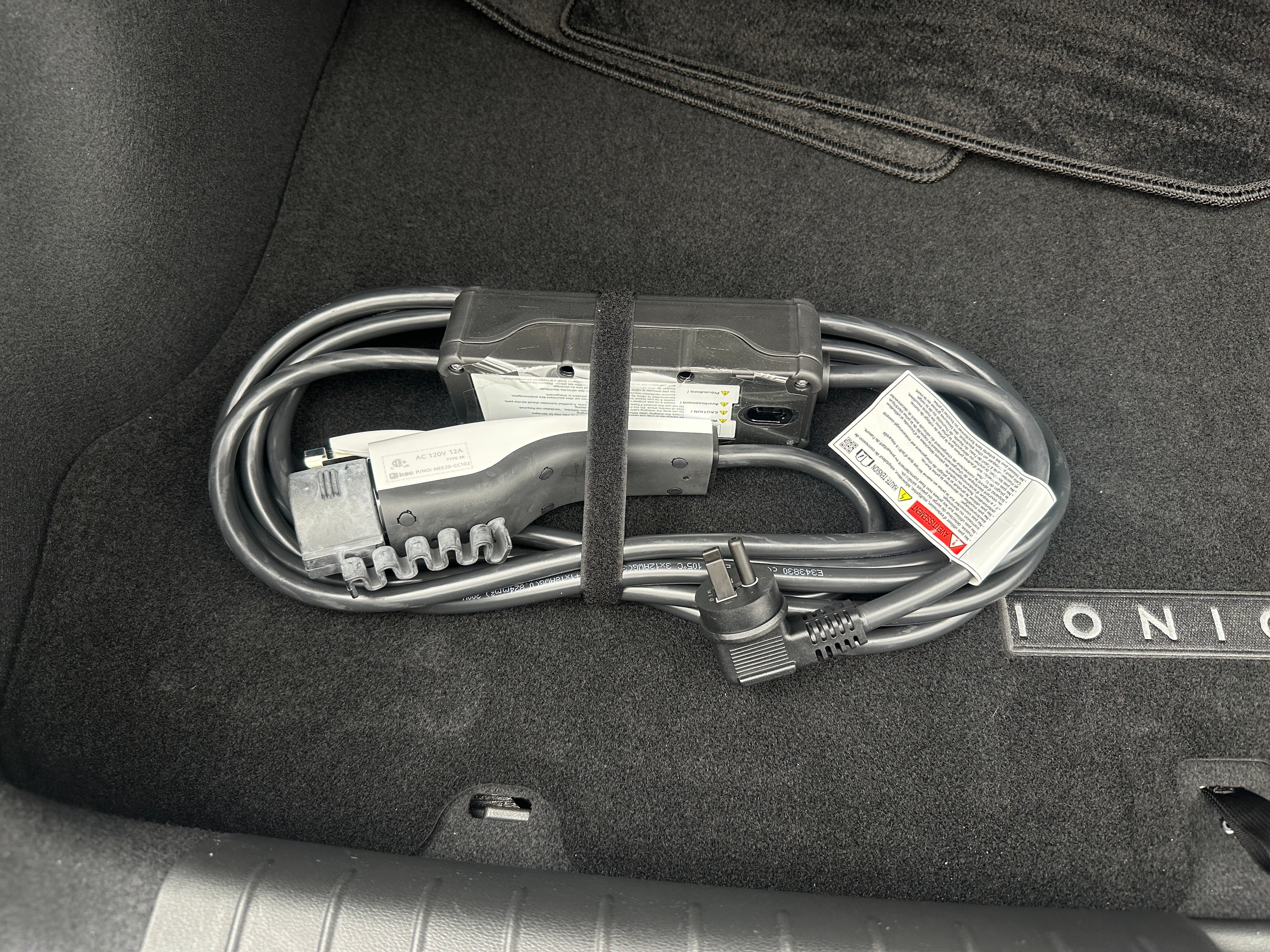Used 2025 Hyundai IONIQ 6 Limited with VIN KMHM54AA2SA098913 for sale in Auburn, WA