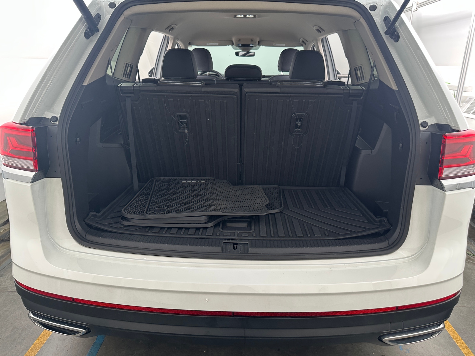 Thumbnail: 2025 Volkswagen Atlas - 6