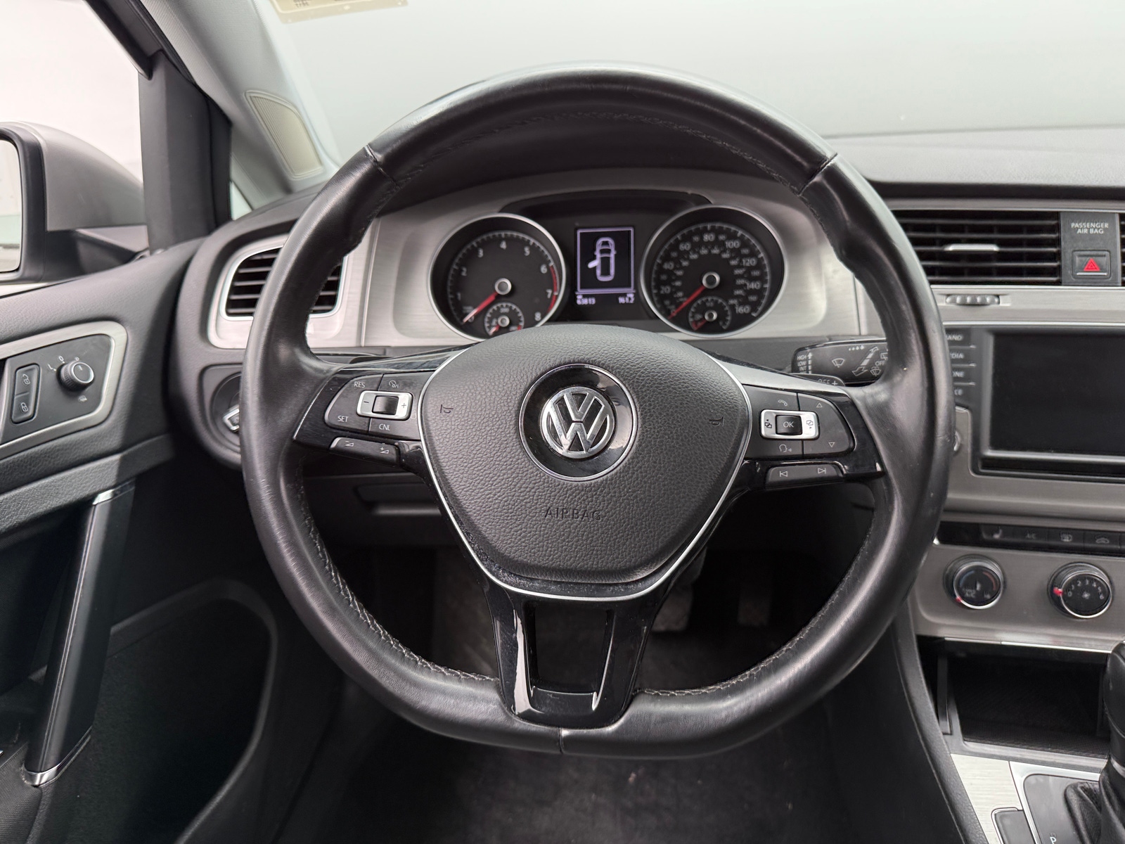Thumbnail: 2017 Volkswagen e-Golf - 5