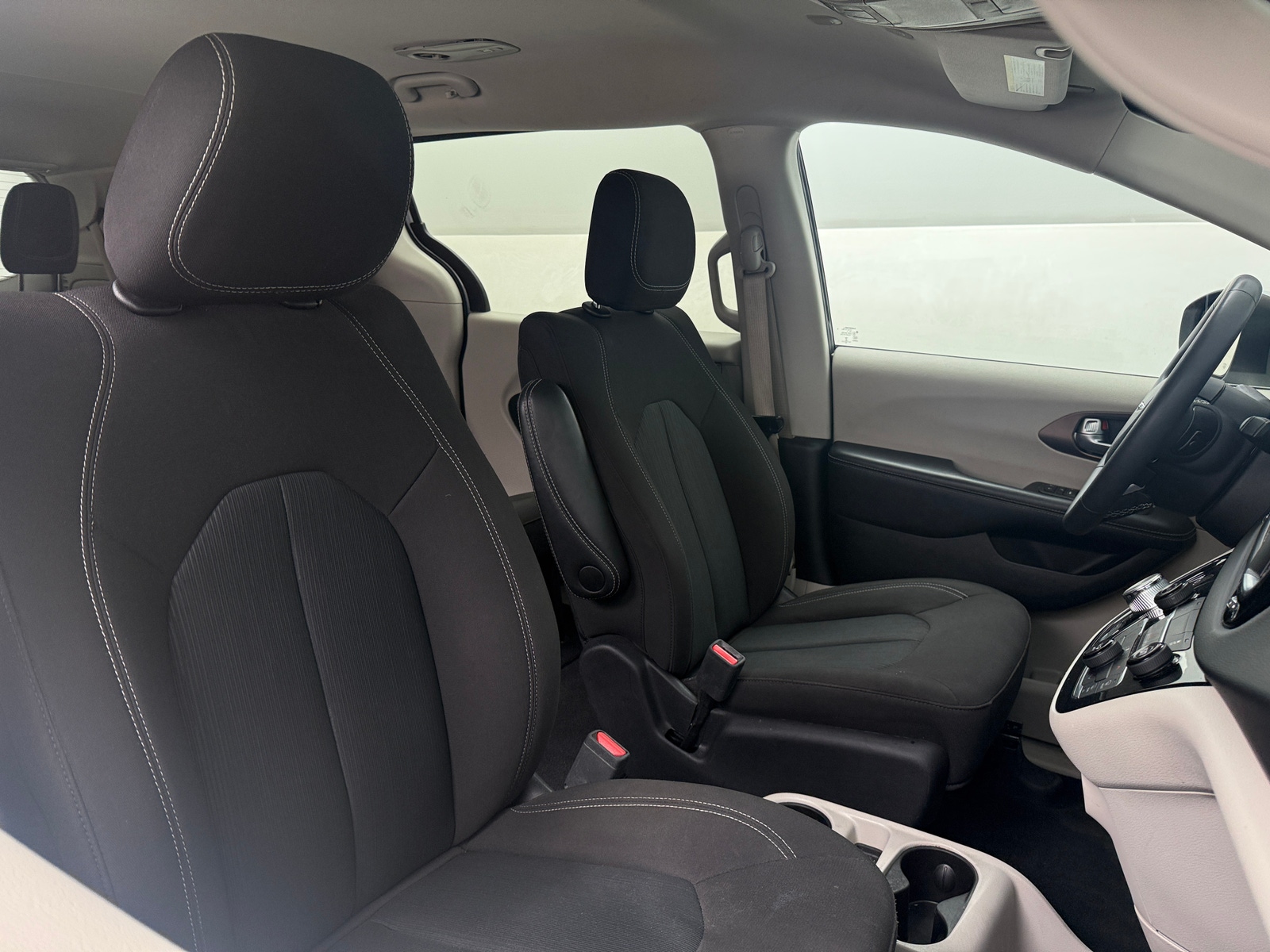 Thumbnail: 2023 Chrysler Voyager - 2