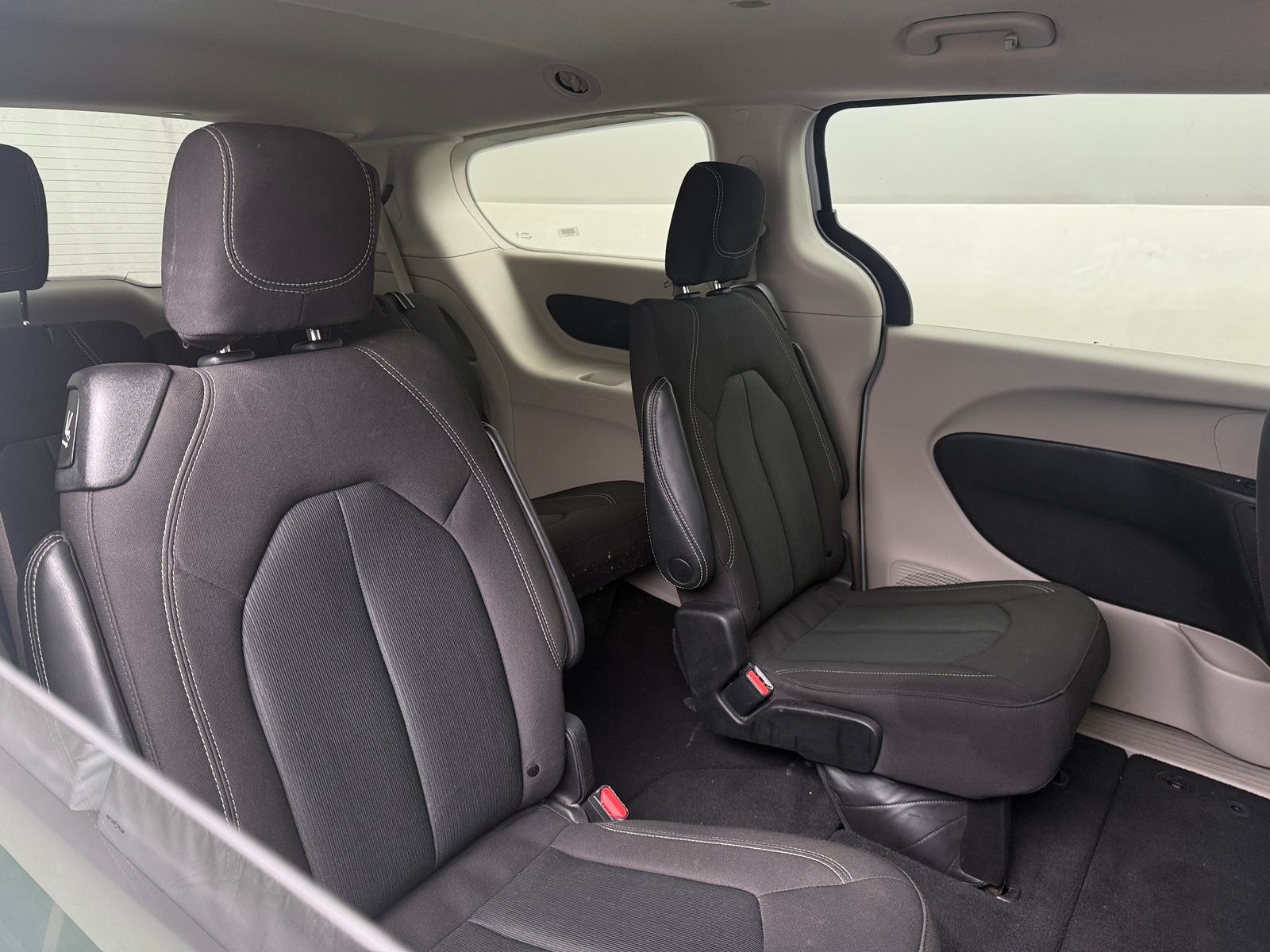 Thumbnail: 2023 Chrysler Voyager - 6