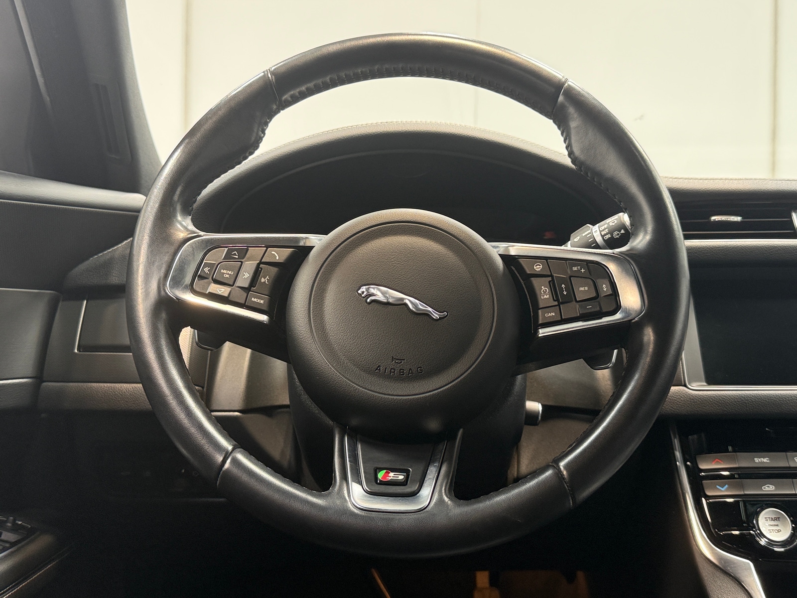 Thumbnail: 2018 Jaguar XF - 4