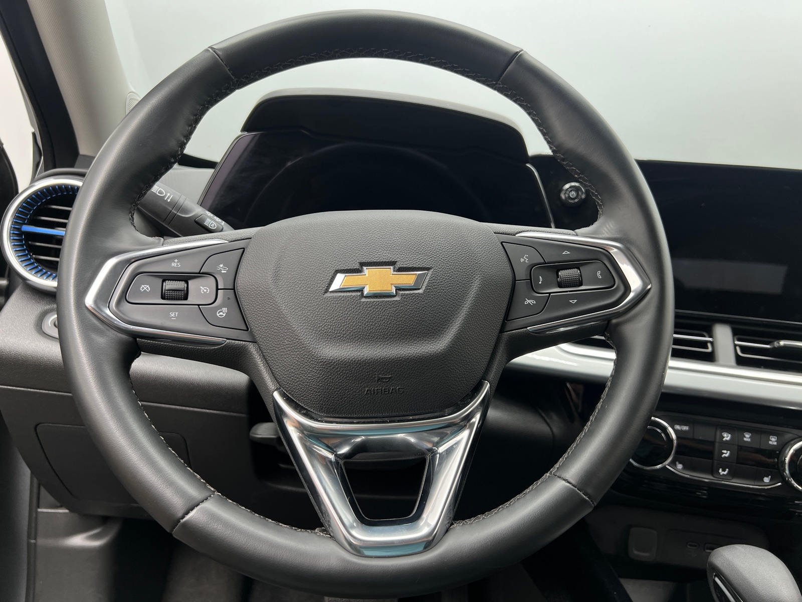Thumbnail: 2025 Chevrolet Trax - 5