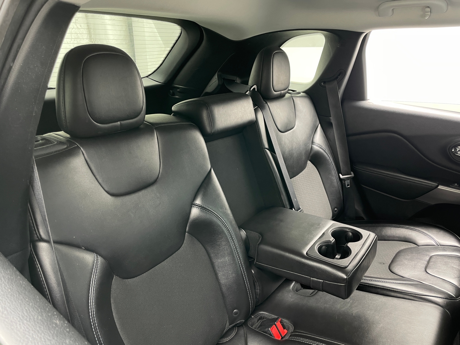 Thumbnail: 2019 Jeep Cherokee - 6