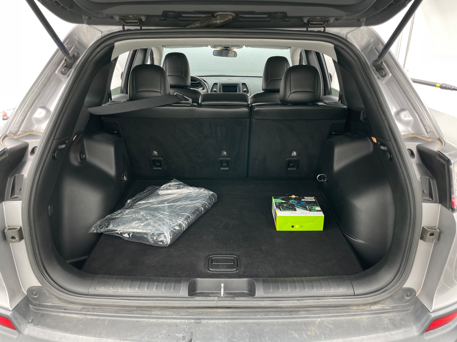 Thumbnail: 2019 Jeep Cherokee - 7