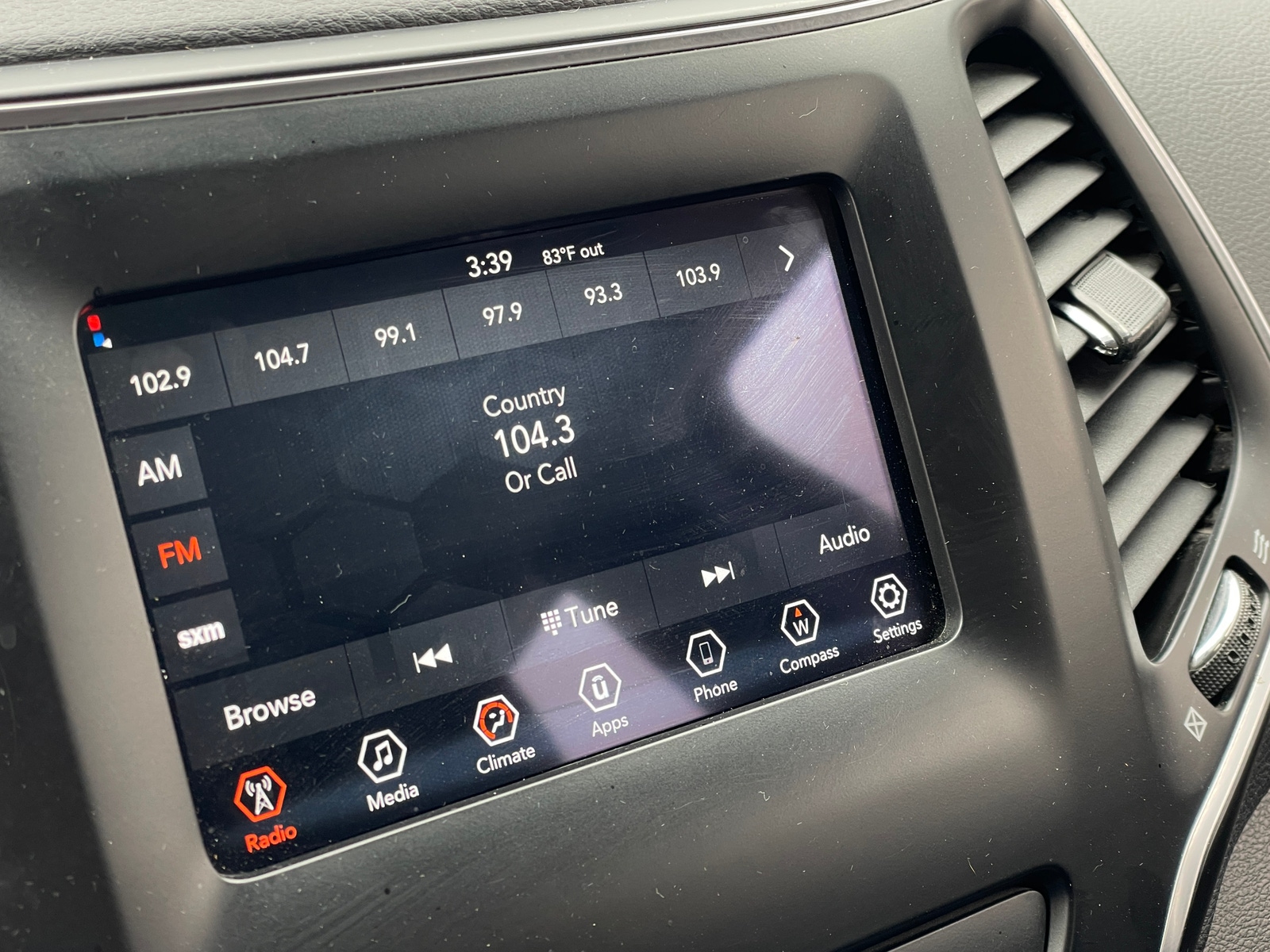 Thumbnail: 2019 Jeep Cherokee - 4
