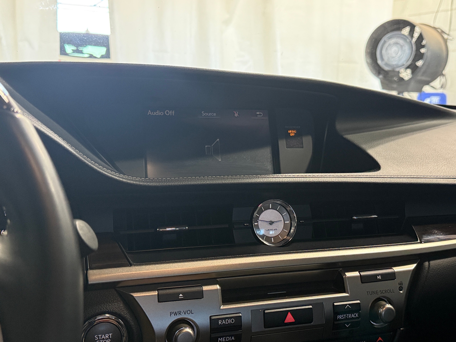 Thumbnail: 2018 Lexus ES - 3