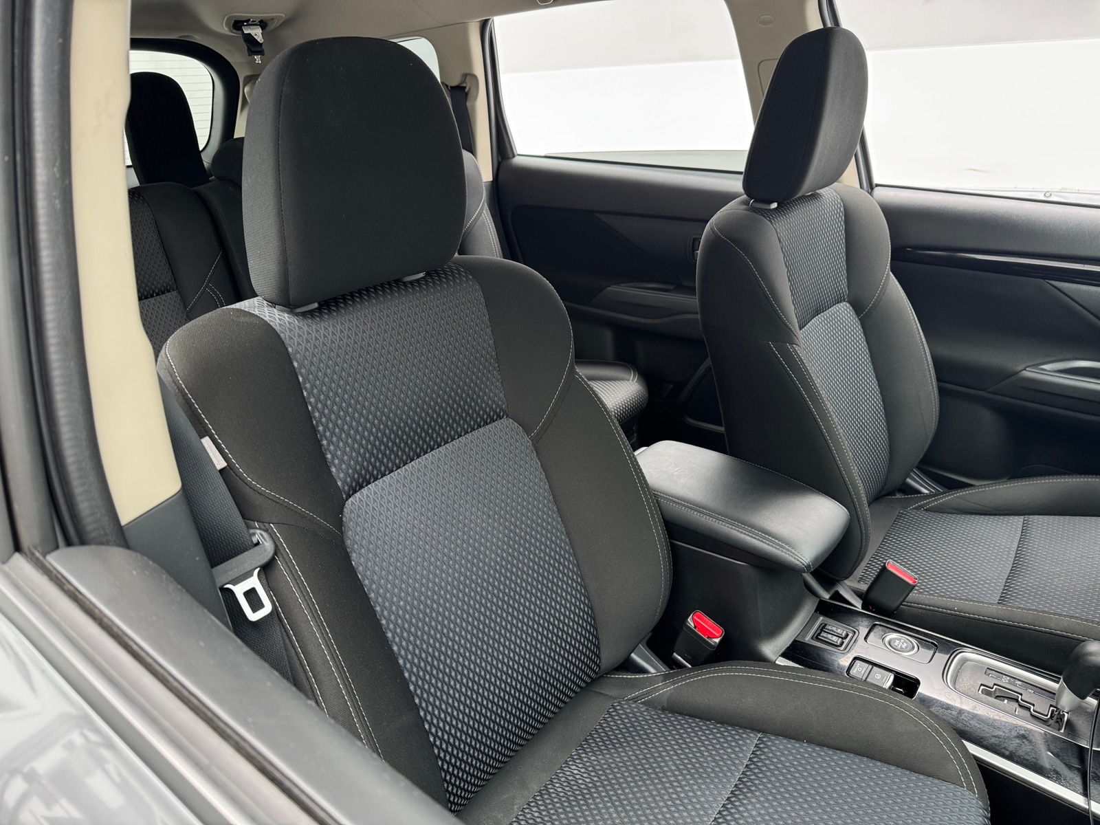 Thumbnail: 2020 Mitsubishi Outlander - 2