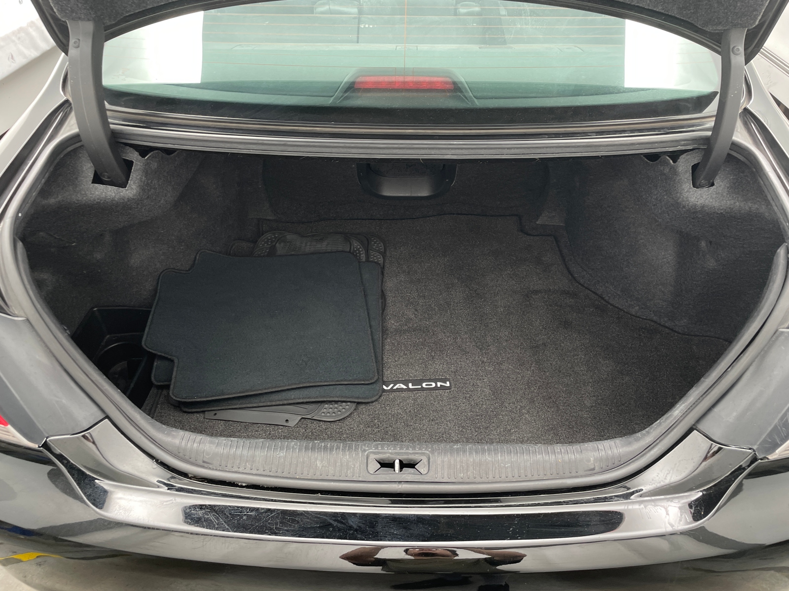 Thumbnail: 2011 Toyota Avalon - 6