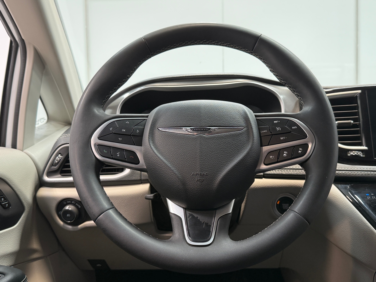 Thumbnail: 2024 Chrysler Pacifica - 4