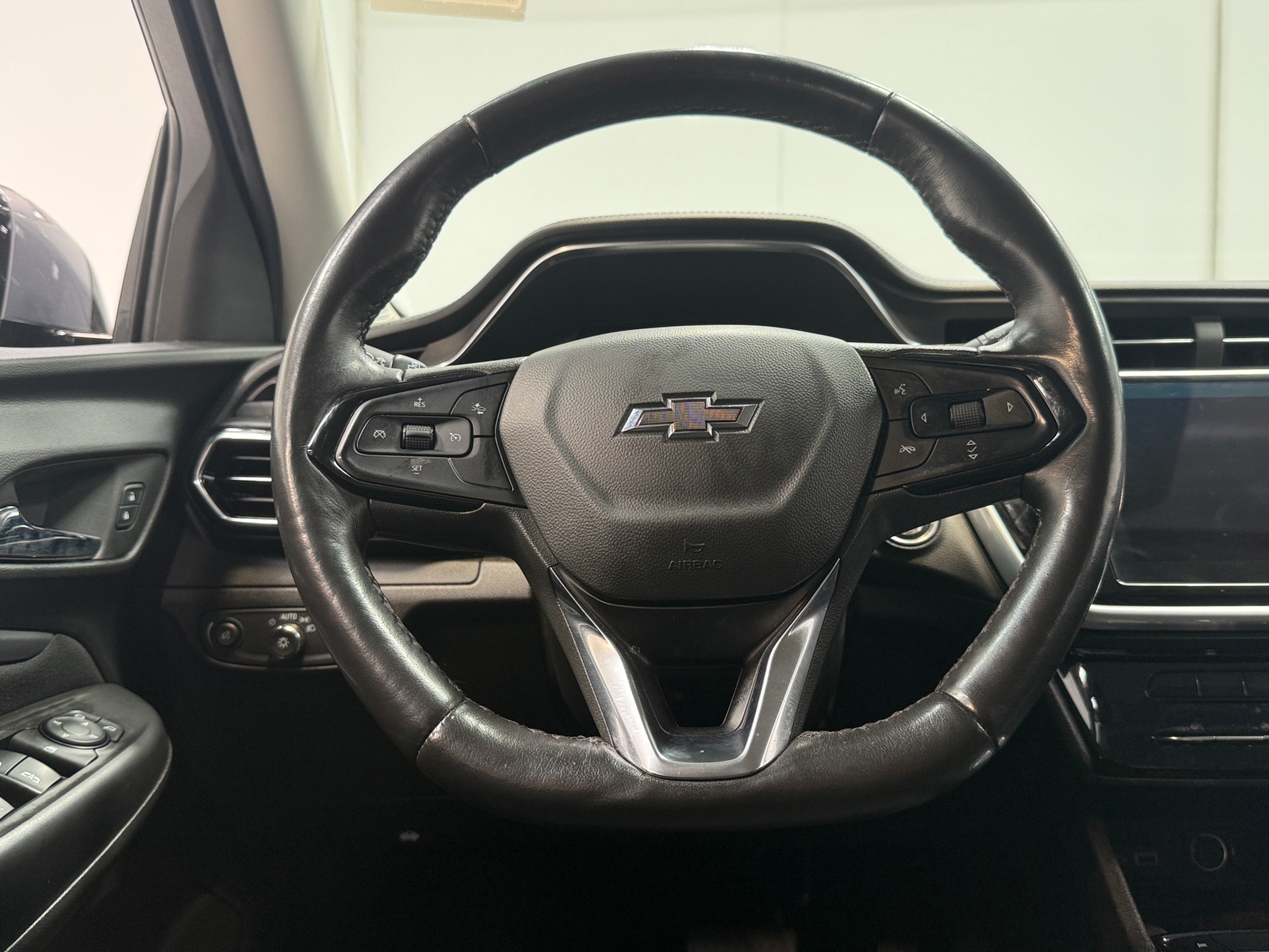 Thumbnail: 2023 Chevrolet Bolt EUV - 5