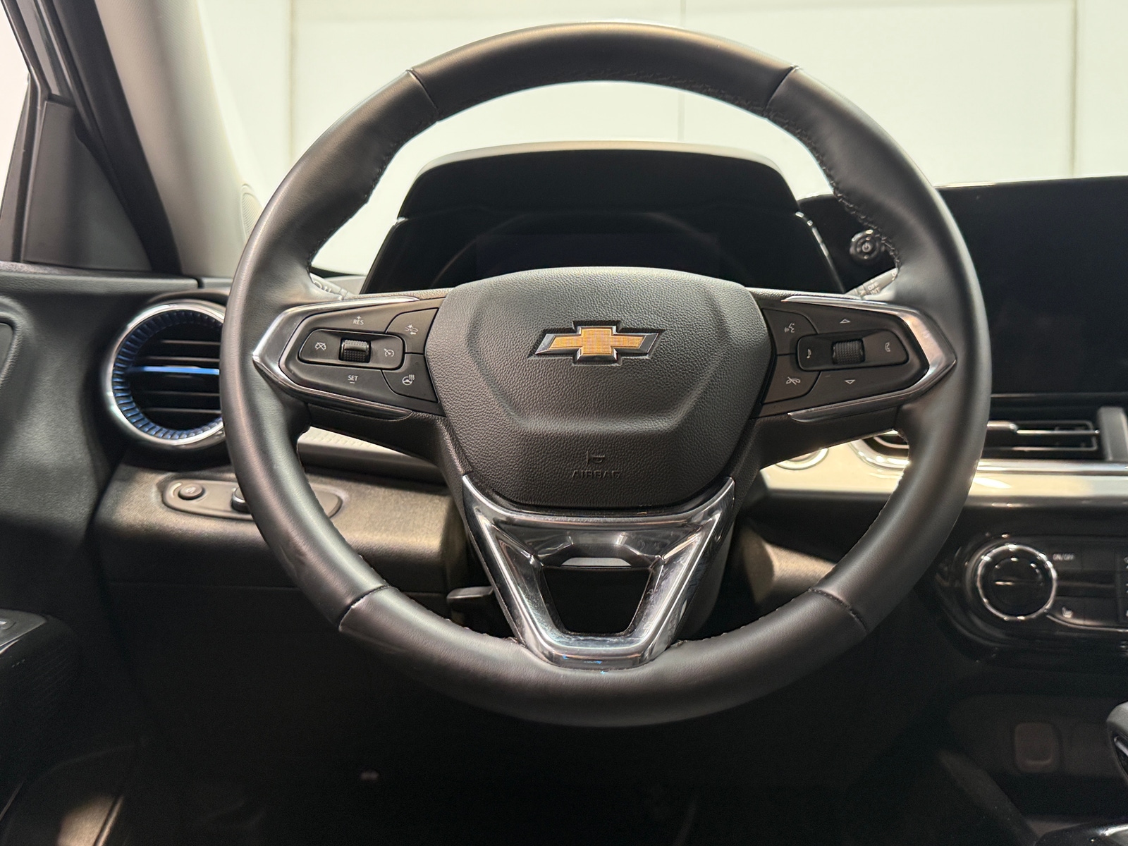 Thumbnail: 2025 Chevrolet Trax - 5