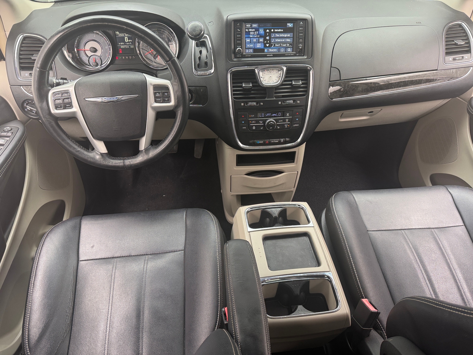 Thumbnail: 2016 Chrysler Town & Country - 2