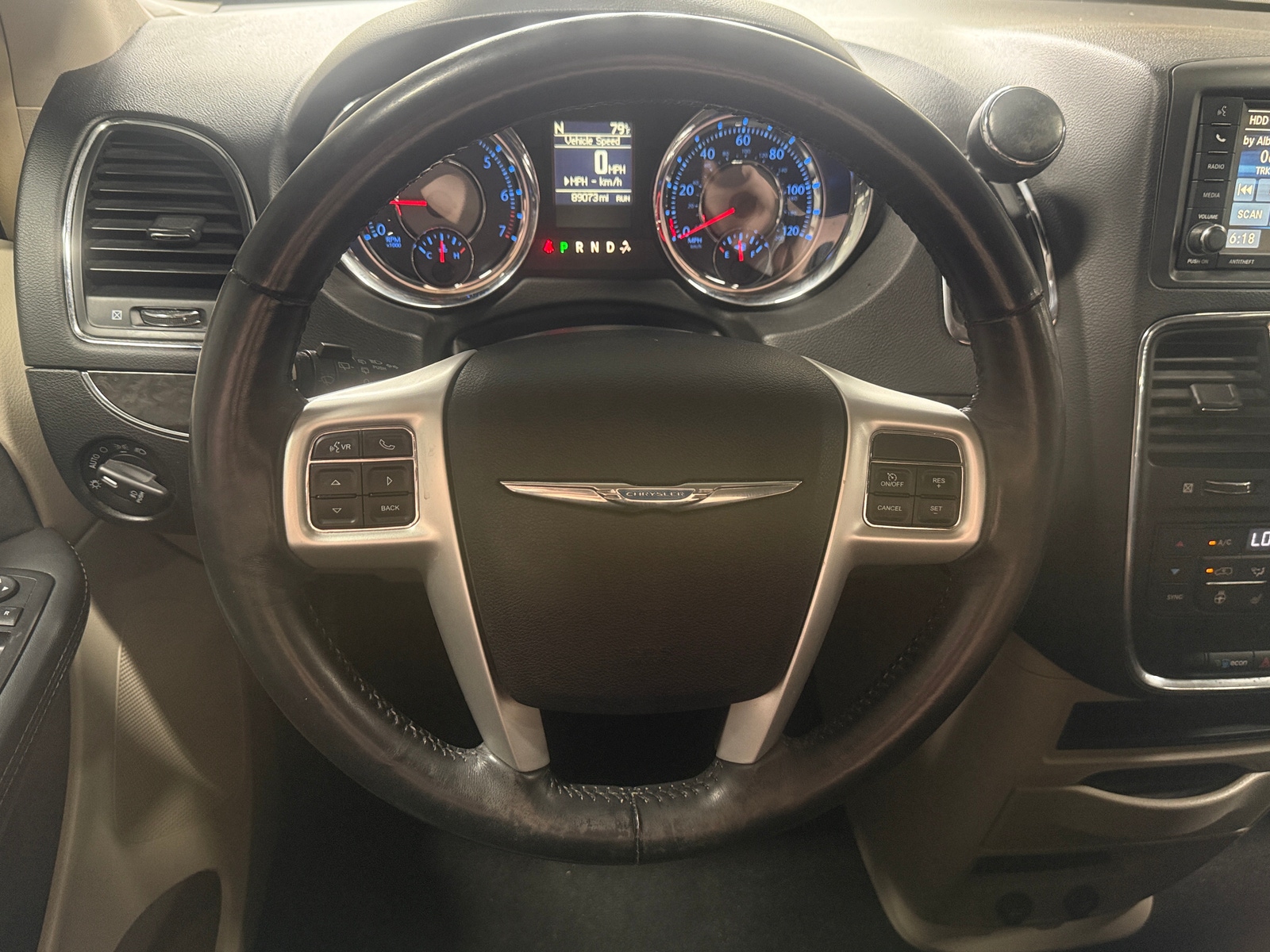 Thumbnail: 2016 Chrysler Town & Country - 4