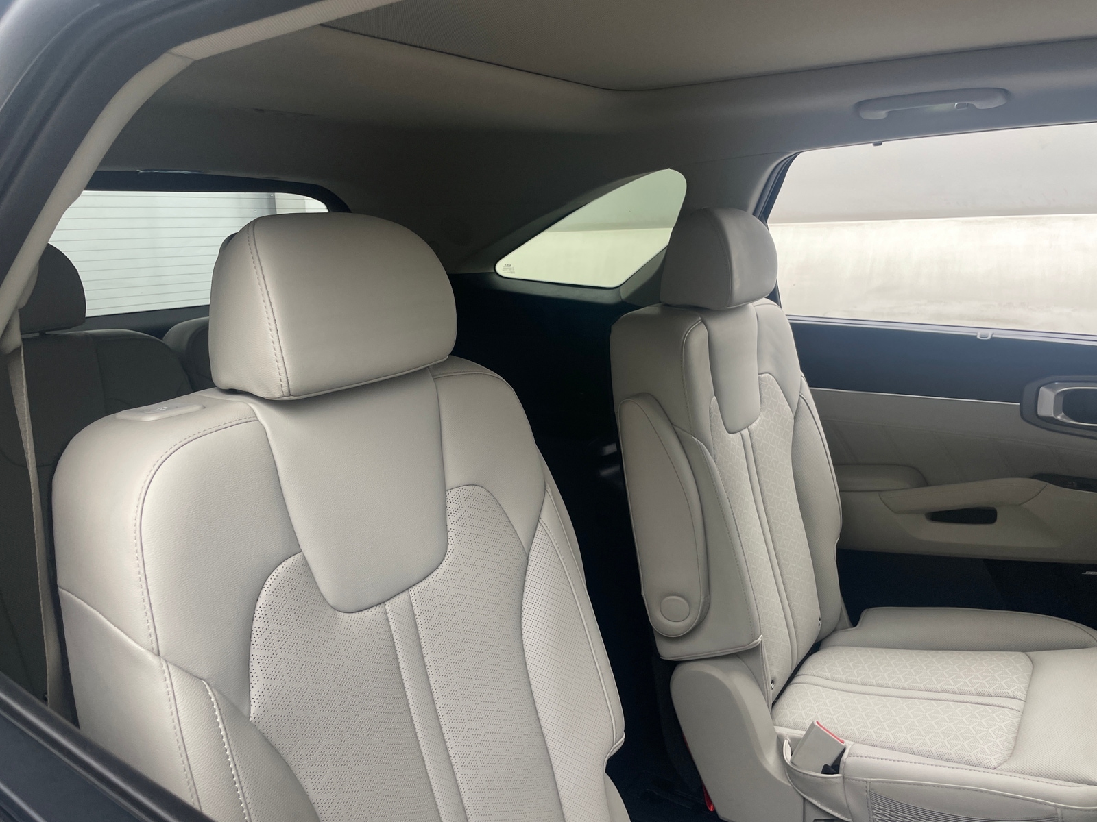 Thumbnail: 2023 Kia Sorento - 5