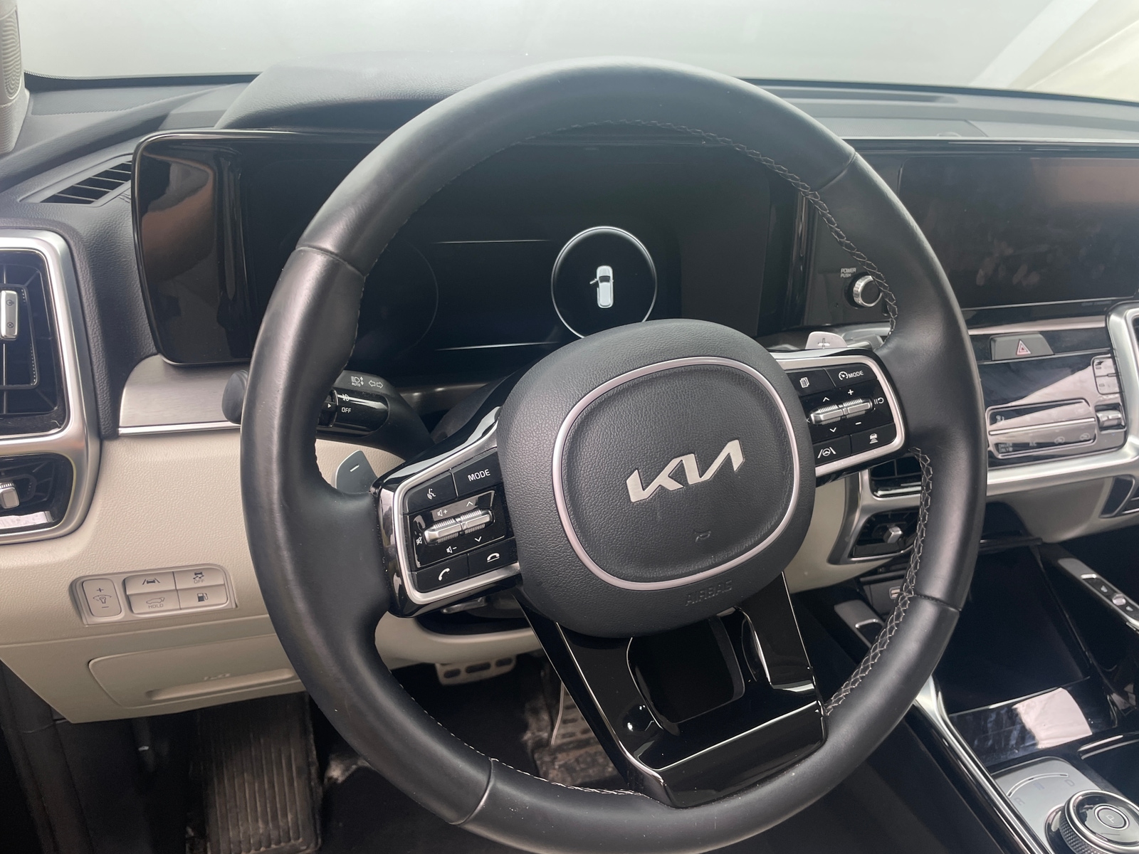 Thumbnail: 2023 Kia Sorento - 4