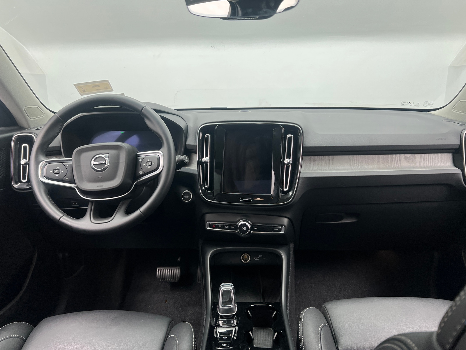 Thumbnail: 2026 Volvo XC40 - 3