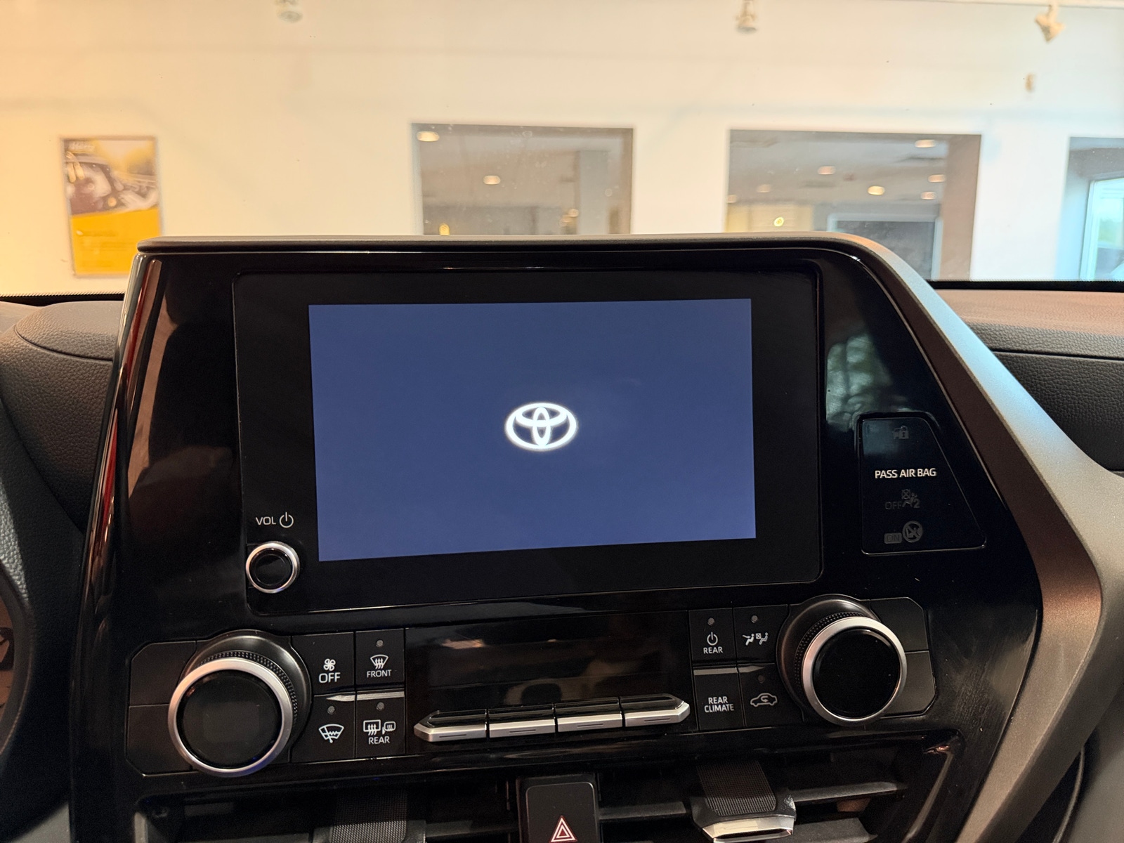 Thumbnail: 2025 Toyota Highlander - 4