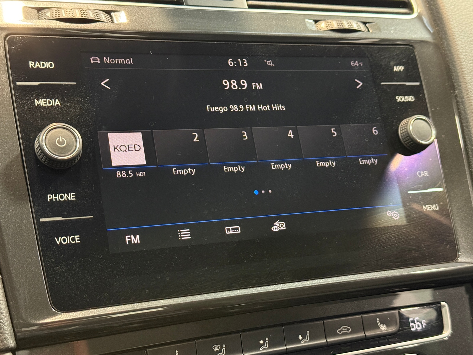 Thumbnail: 2019 Volkswagen e-Golf - 4