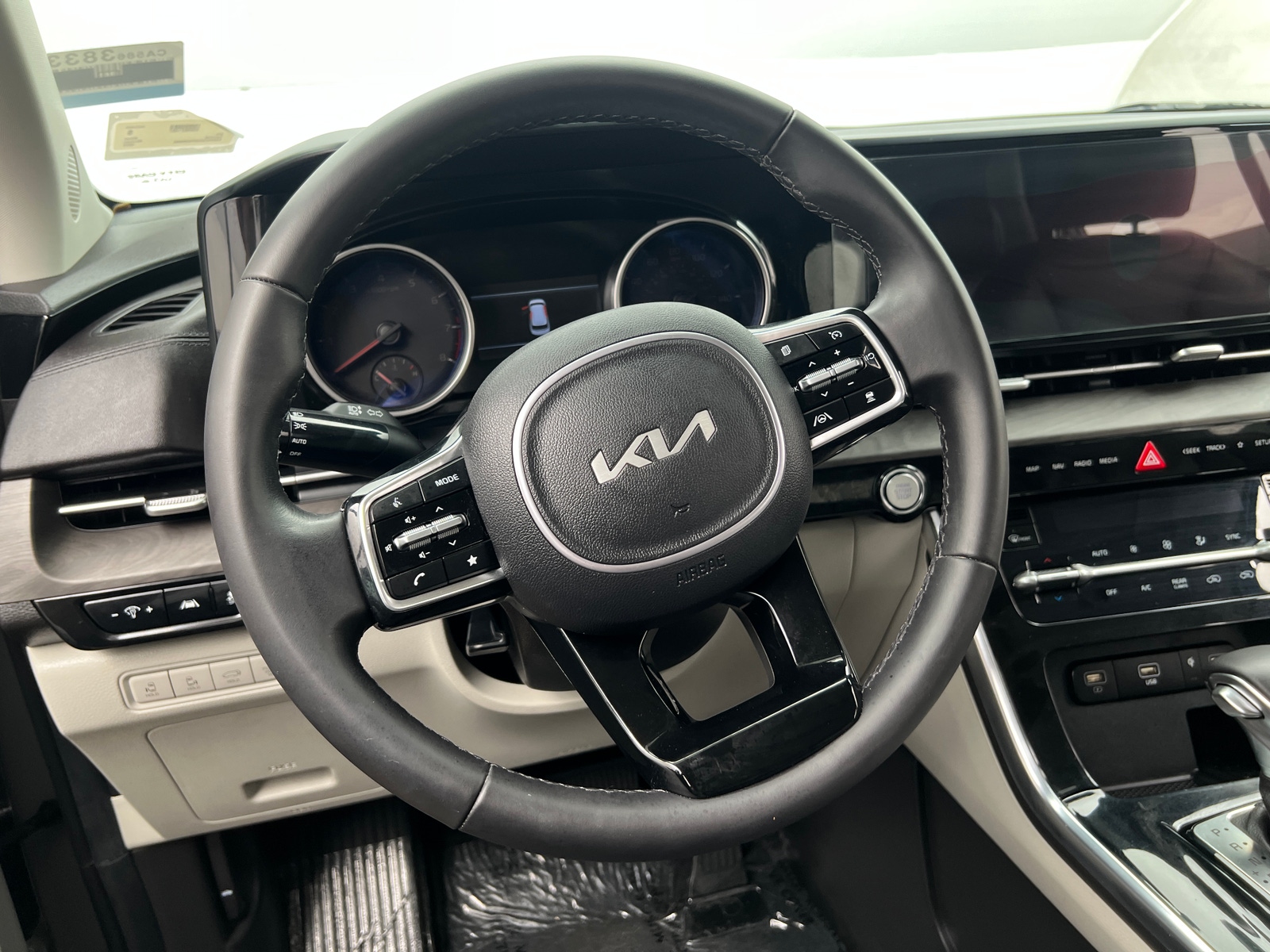 Thumbnail: 2023 Kia Carnival - 4