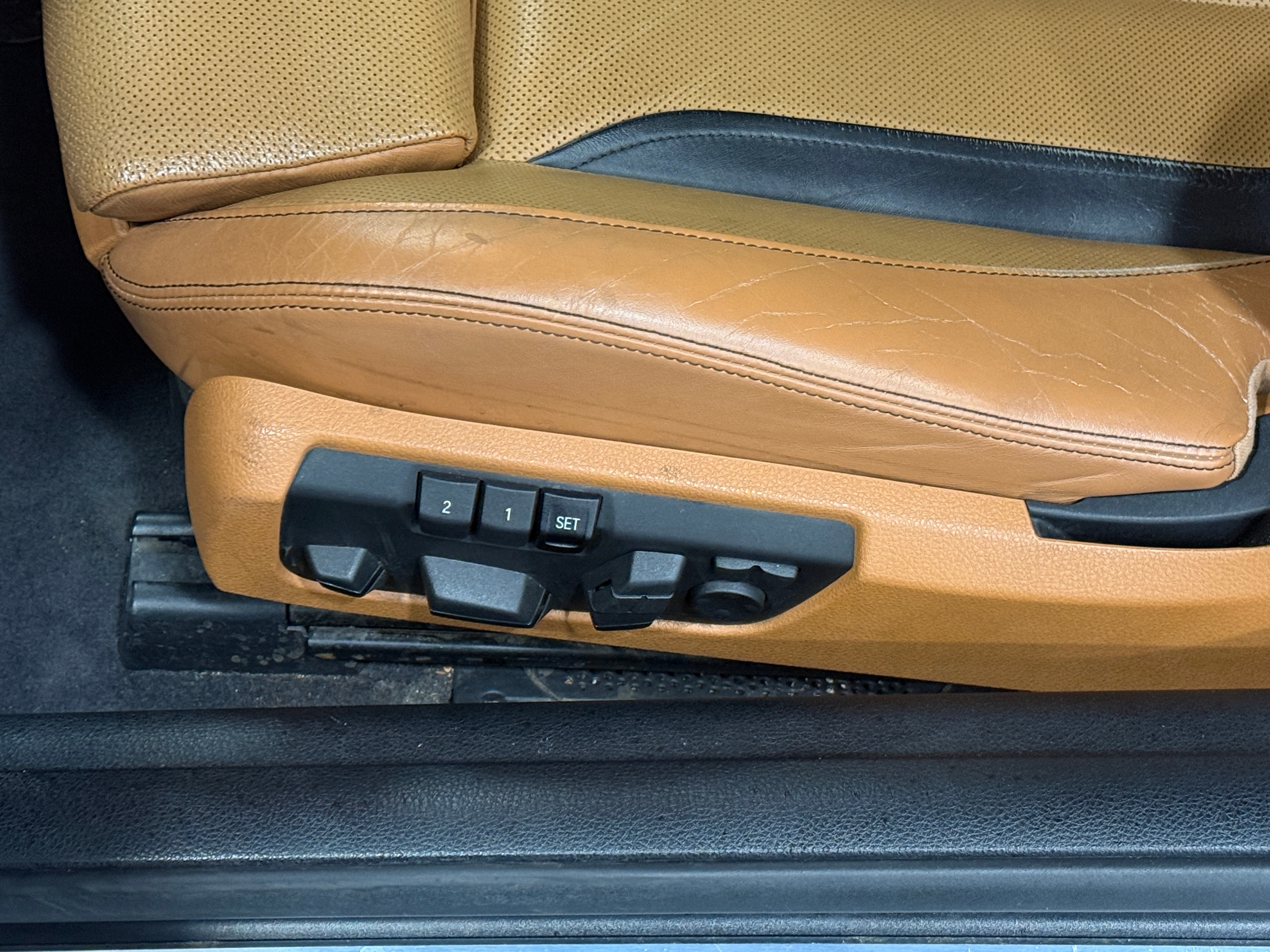 2017 BMW 6 Series Convertible 650i - Photo 2